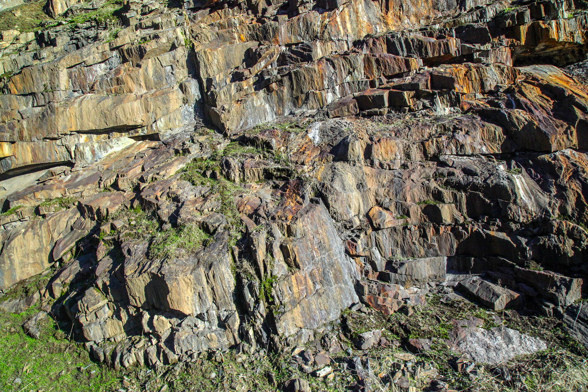 祖东矿床是世界上最大的风化层型稀土矿床