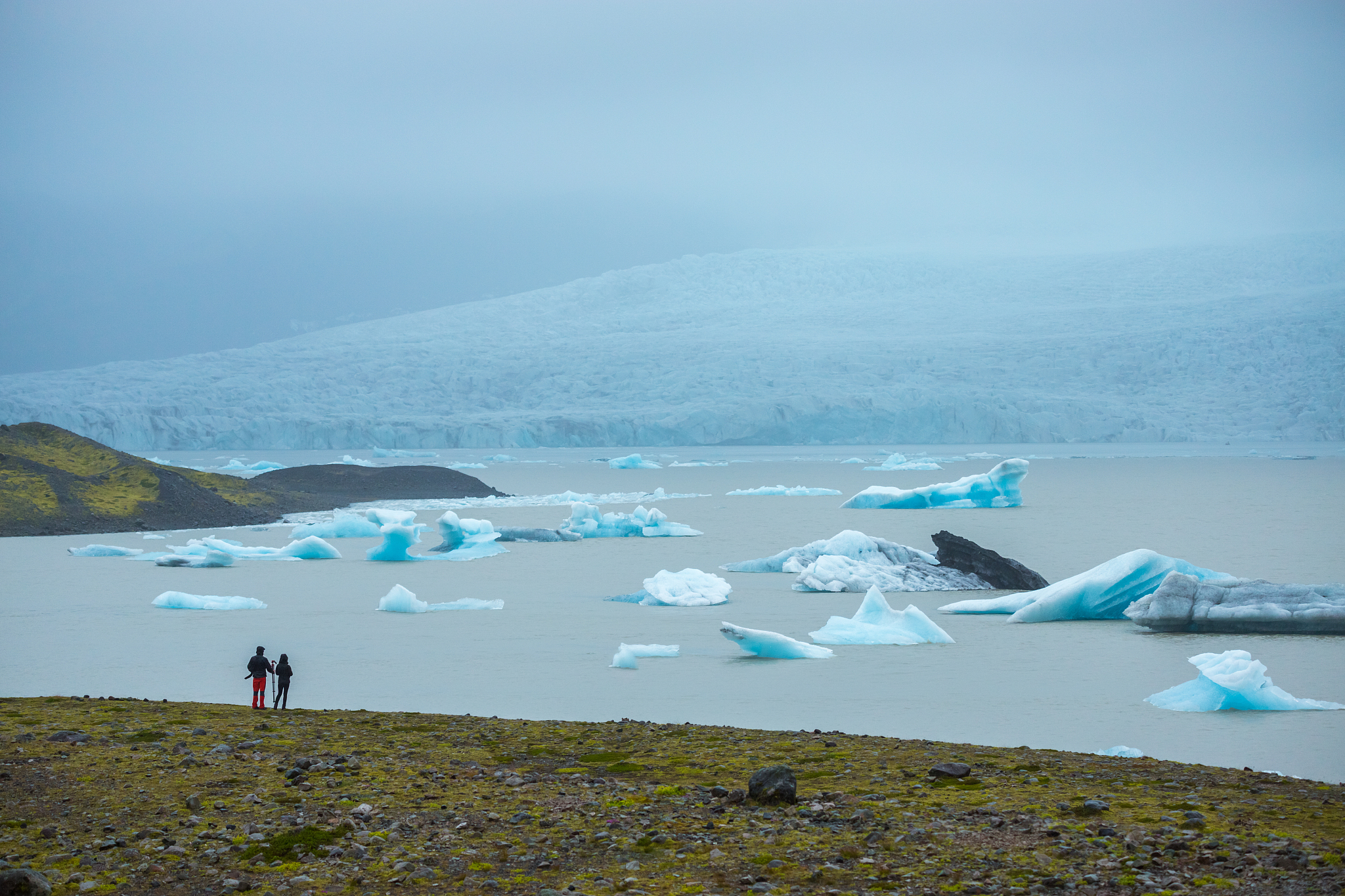 picture of icebergs on fjallsarlon glacier lagoon in iceland, th