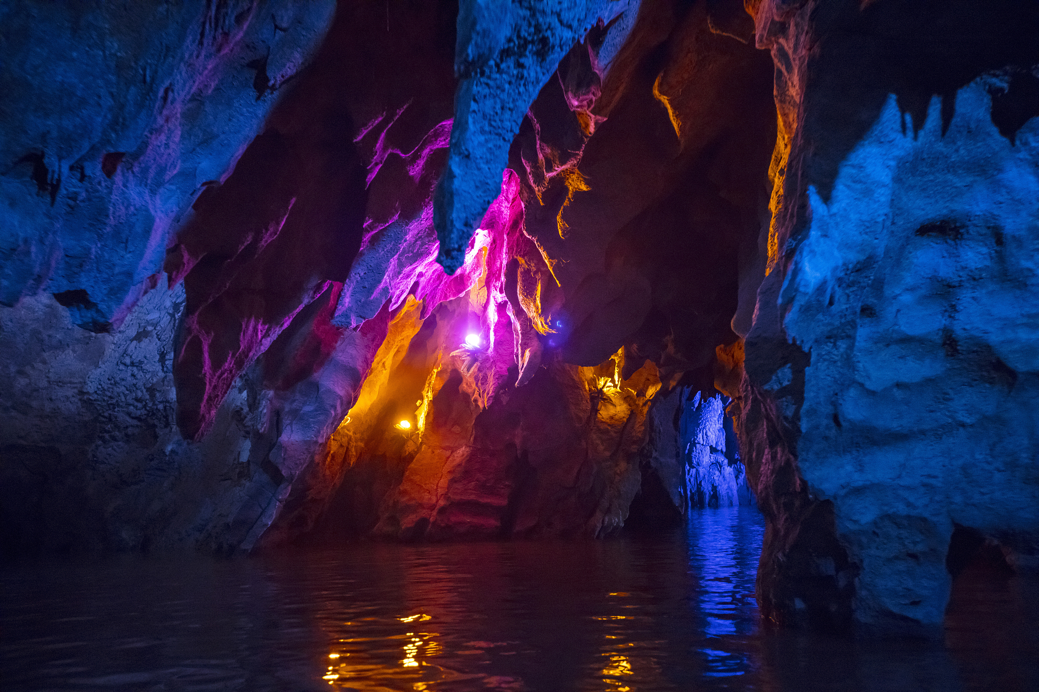 安顺龙宫：中国南方最大的溶洞景区，探秘地下奇观