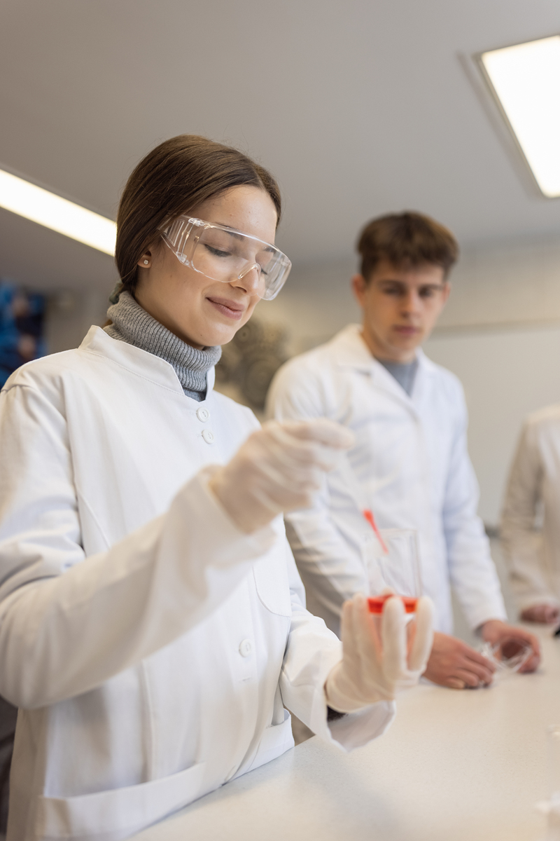 成都卫校毕业生在美国的职业选择：护士只是起点