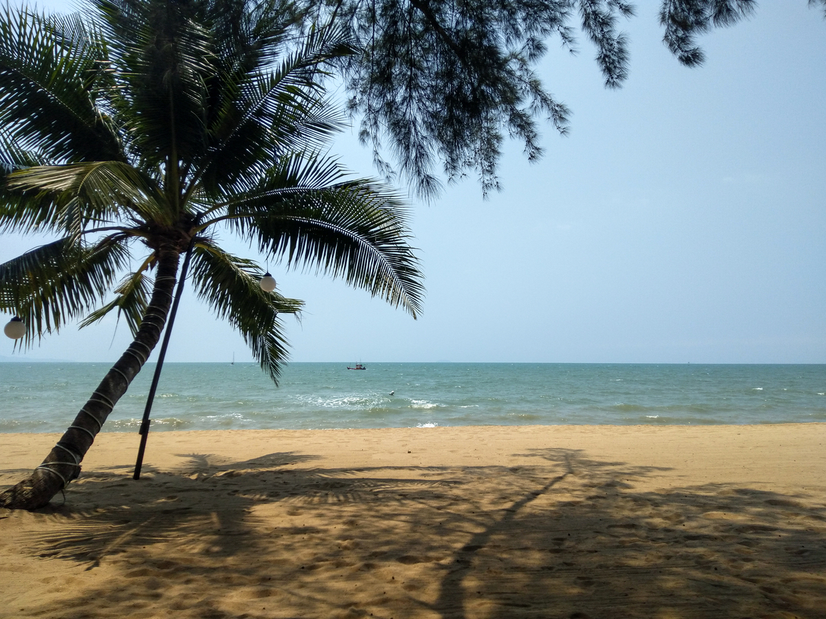 写一首诗关于海南7言律师