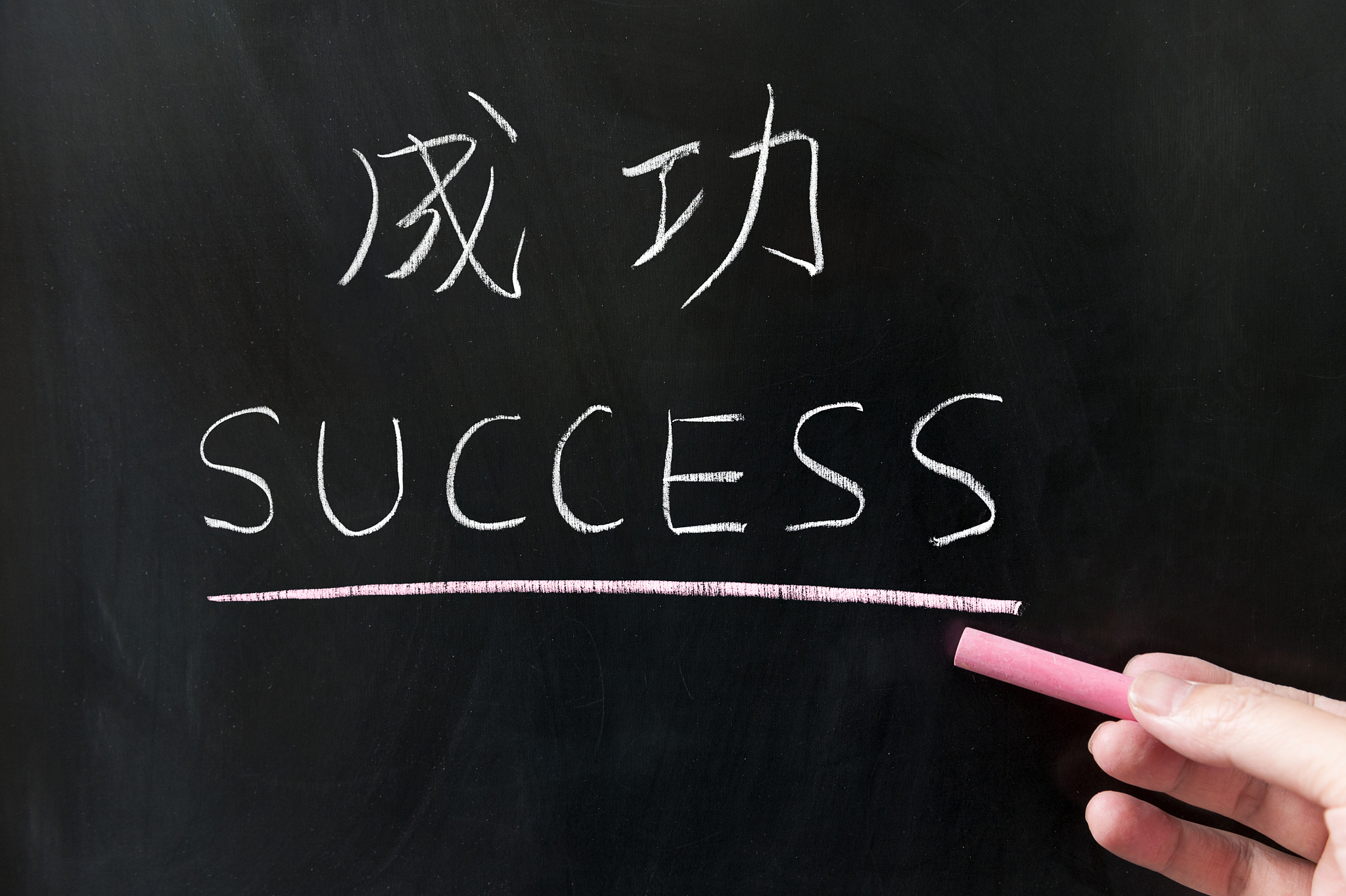 从一字多义方面论述汉字为汉语服务存在诸多弊端，不少于1000字，不能直接抄袭他人观点和概念。