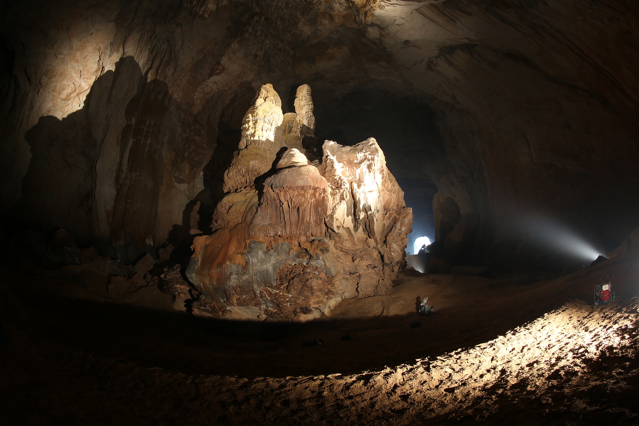 the biggest stalactites