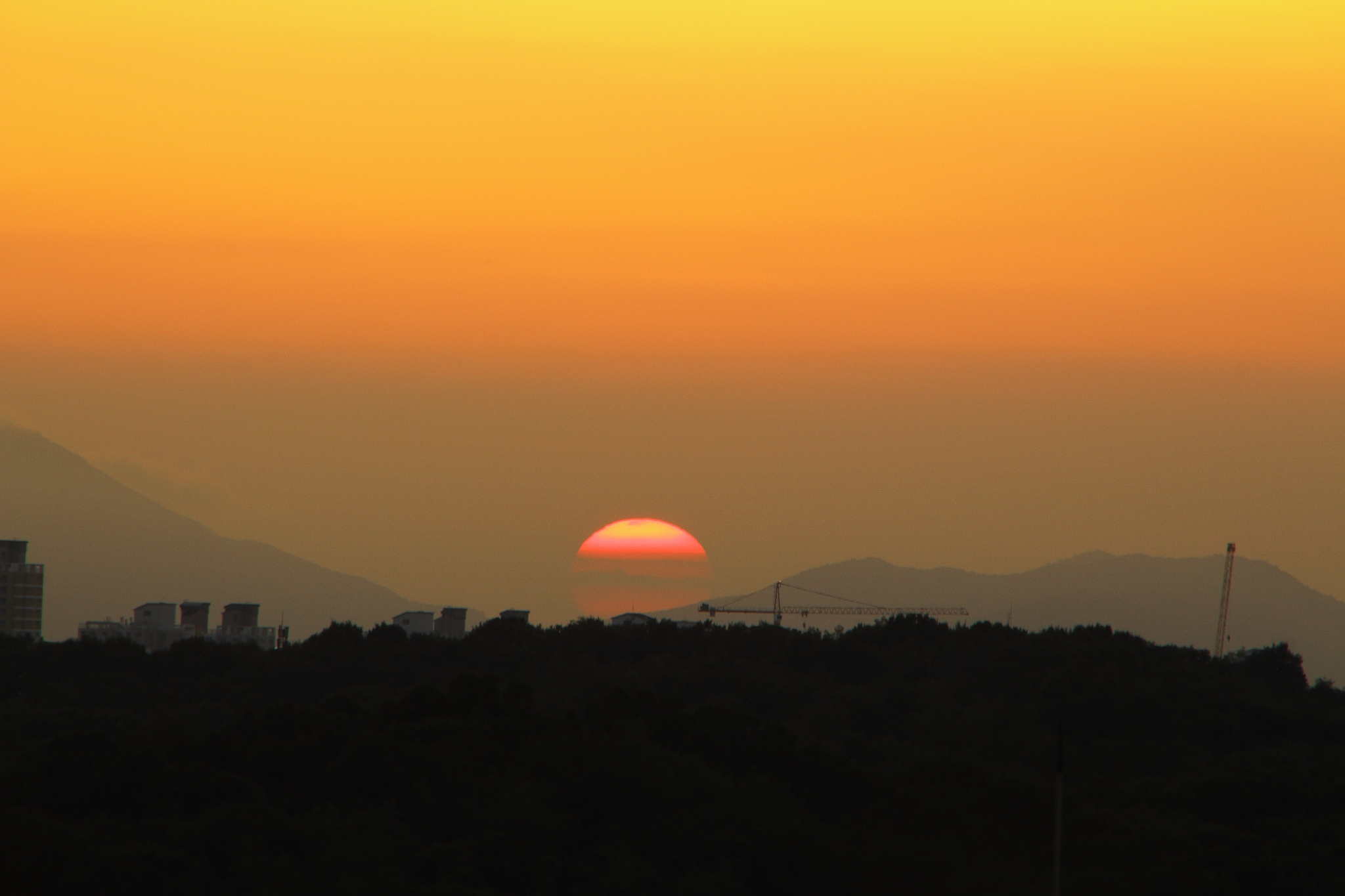 日落西山诗：描写夕阳余晖与思乡之情
