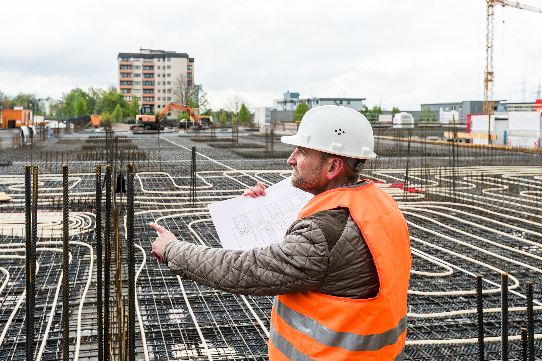 construction supervisor with plan on site
