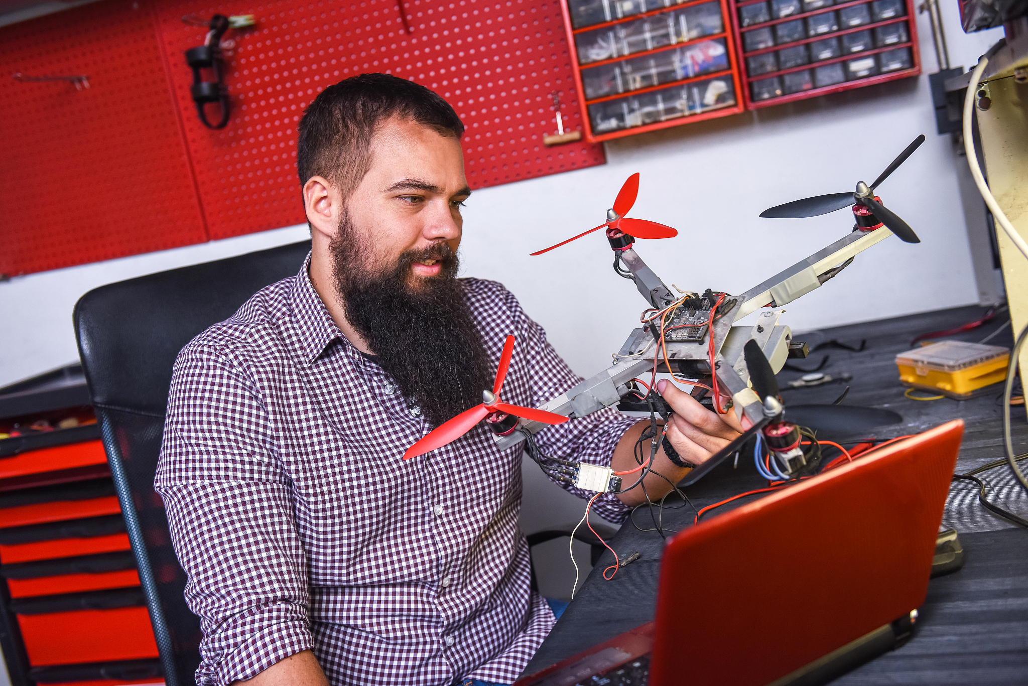 贵州铁路技师学院一般有哪些专业无人机应用技术专业好学吗