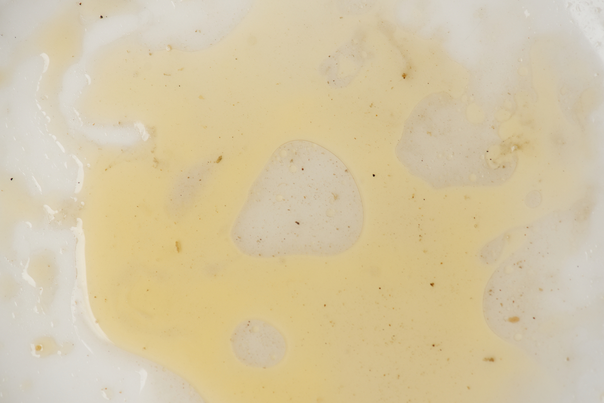 天天吃油但你可能不知道大部分油真正的味道超级恶心上述内容换句话说使其意思不变