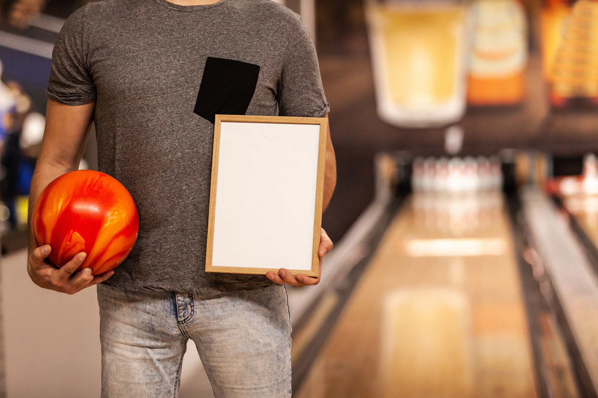 bowling player holding a winning certificate