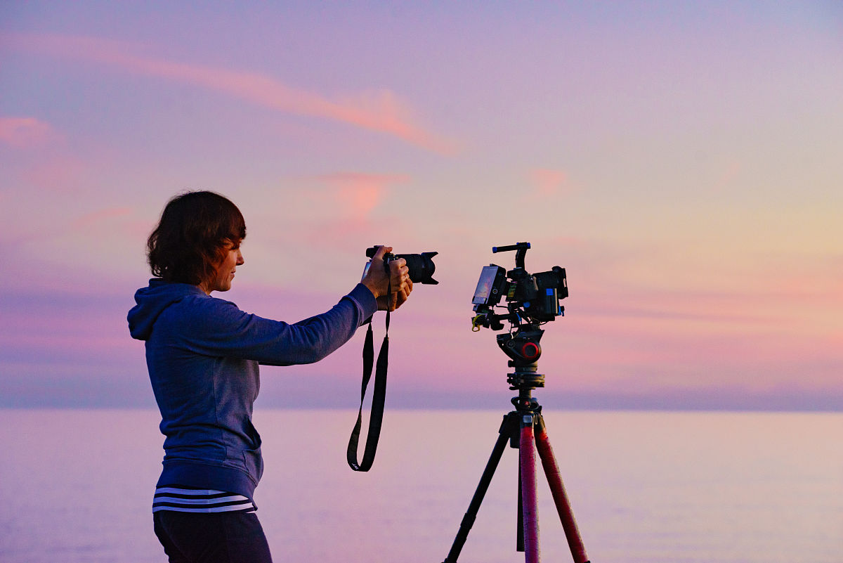 以摄影师的角度写一篇1200字关于新手如何系统性地学习摄影？的文章