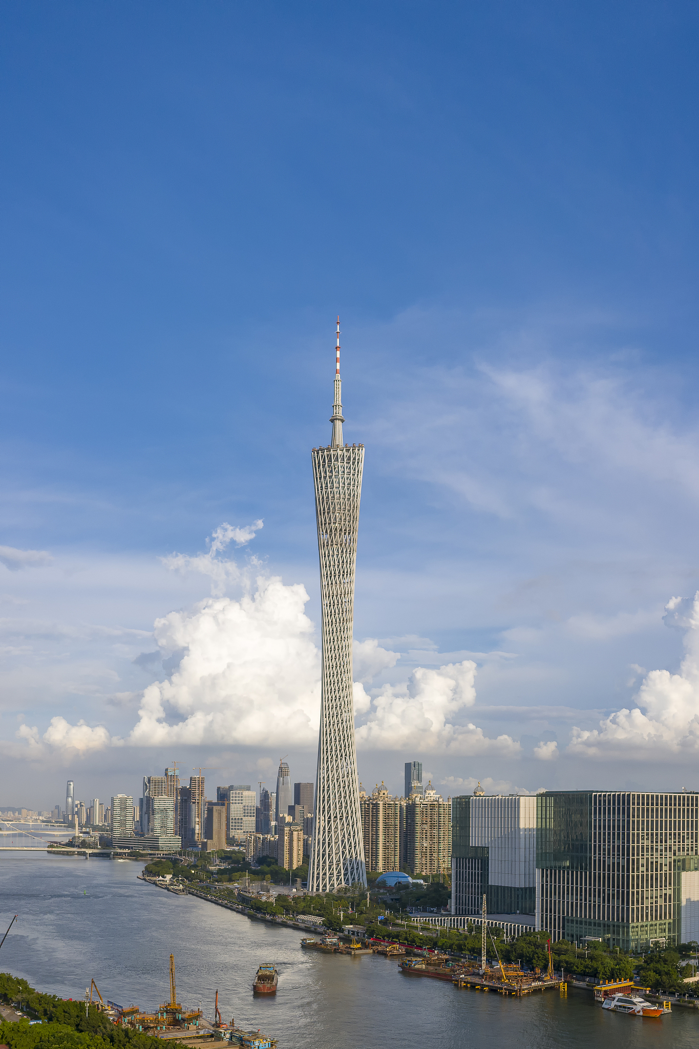 航拍中国广州地标建筑广州塔
