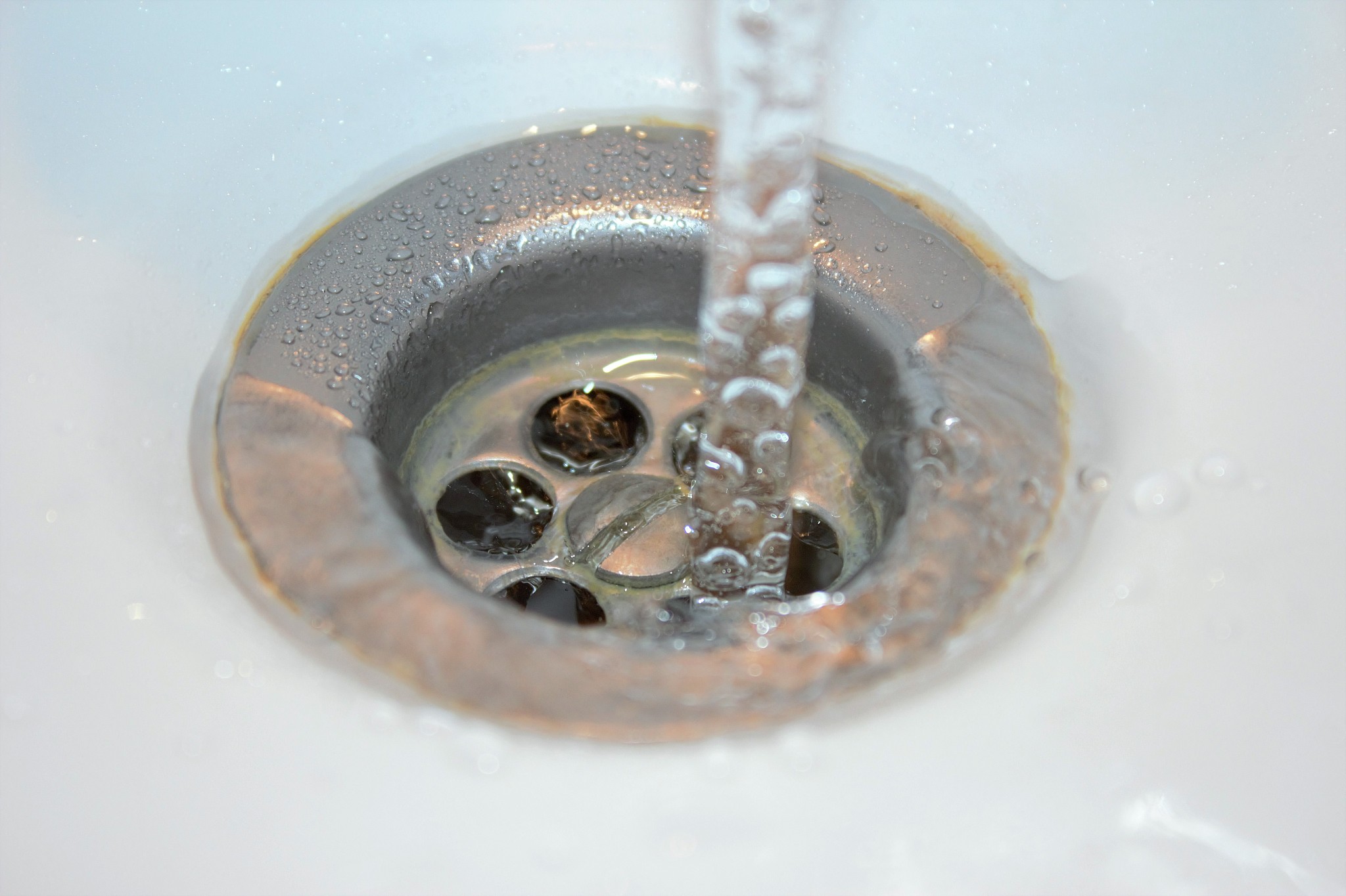 水垢的化学式：成分、形成及危害