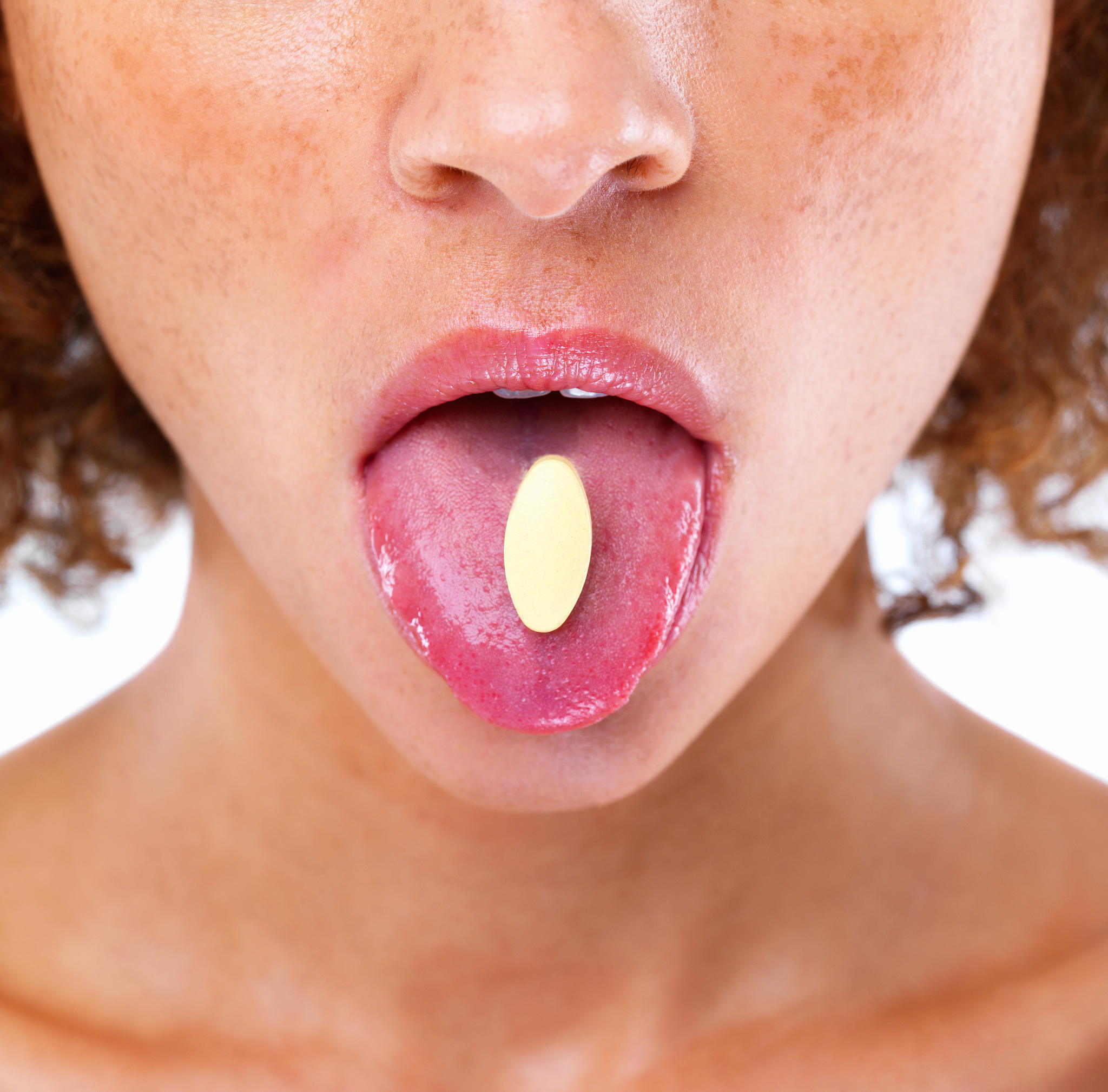 舌头颜色、形状透露健康信息：舌淡红齿痕、黄苔、白苔、黑苔代表什么？