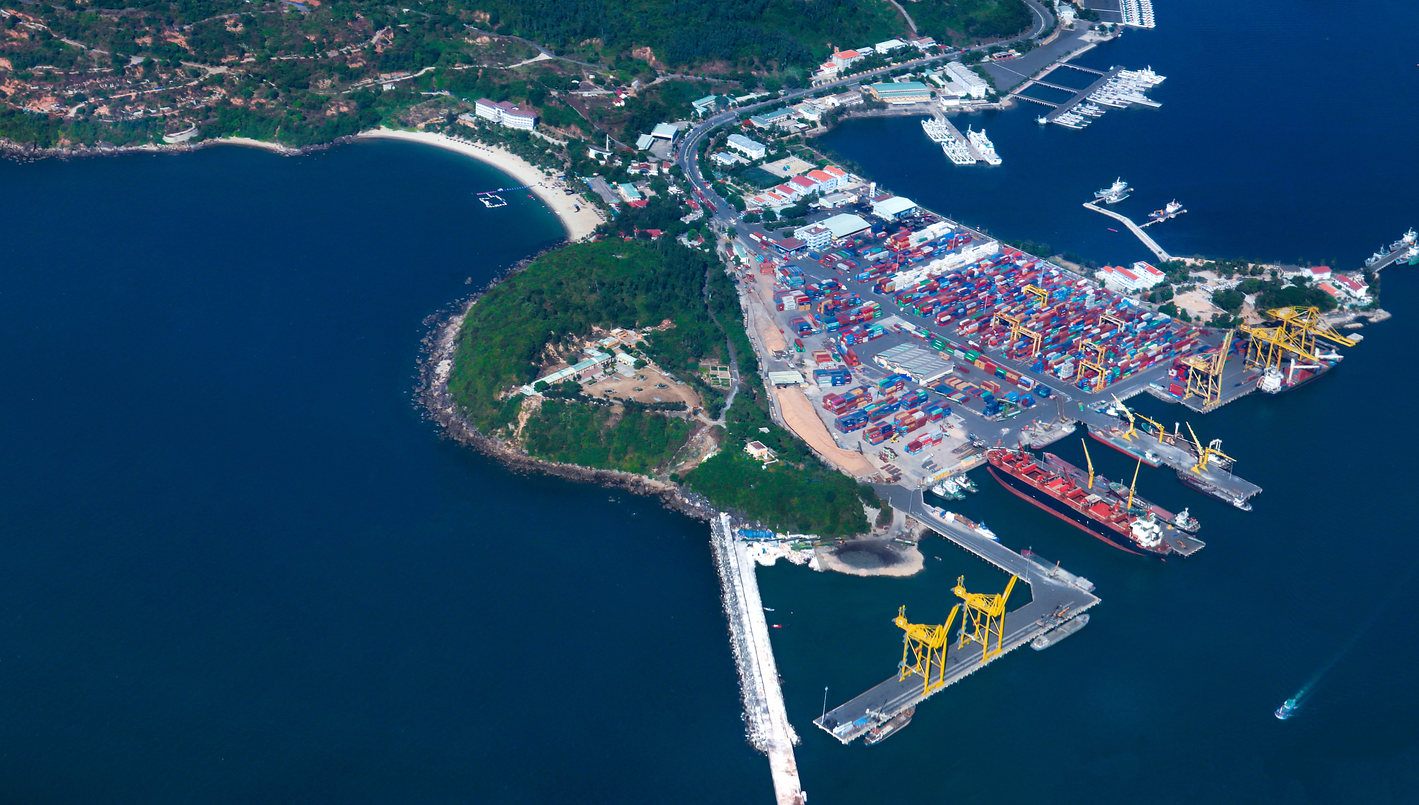 现在你是综合问题专家请阐述一下当前我国特别是湾区经济建设环境下海岛测量的意义和作用