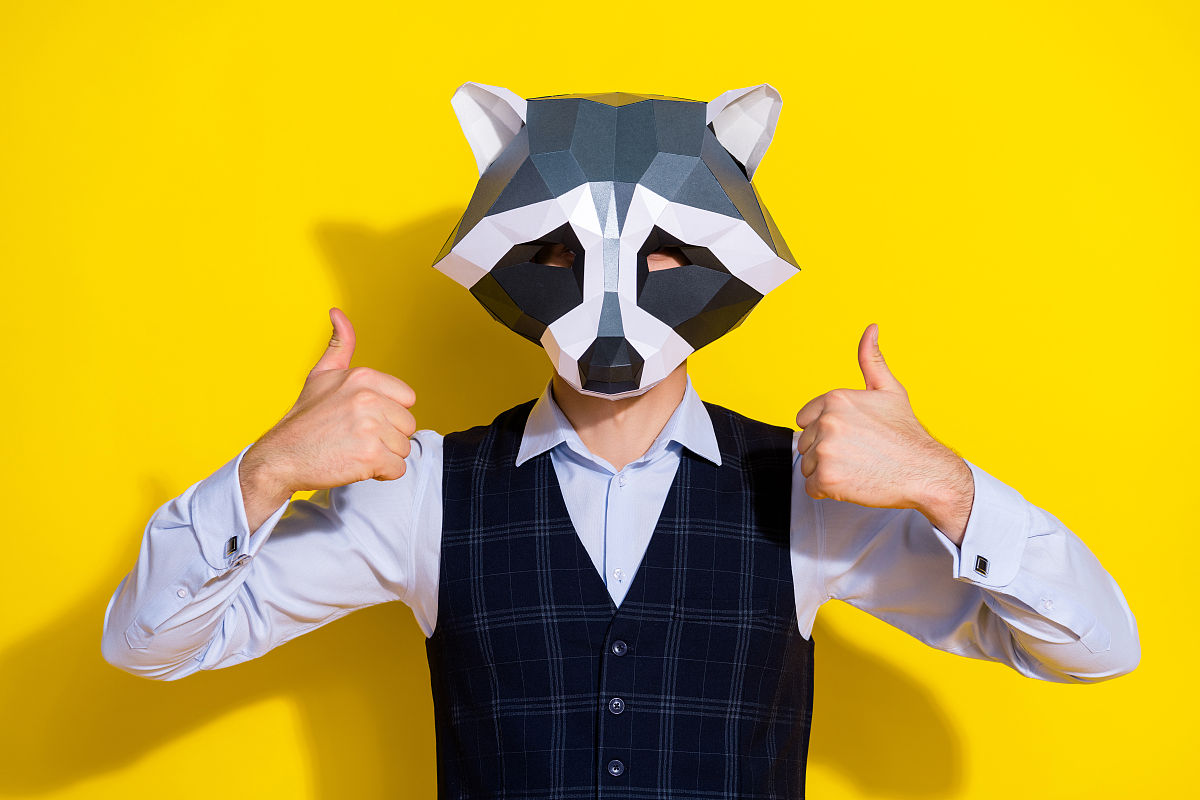 信贷中介收取客户费用违法吗如果信贷中介在未经客户同意的情况下收取费用或者收取的费用超出了法定范围那么就属于违法行为。根据《中华人民共和国合同法》和《中华人民共和国消费者权益保护法》信贷中介必须明确告知客户收费标准和服务内容客户在知情同意的情况下才能收取费用而且收费标准必须合理。如果信贷中介违反相关法律法规收取客户费用客户可以要求退还费用并向相关部门投诉。收费标准是多少信贷中介收费标准并没有具体的规