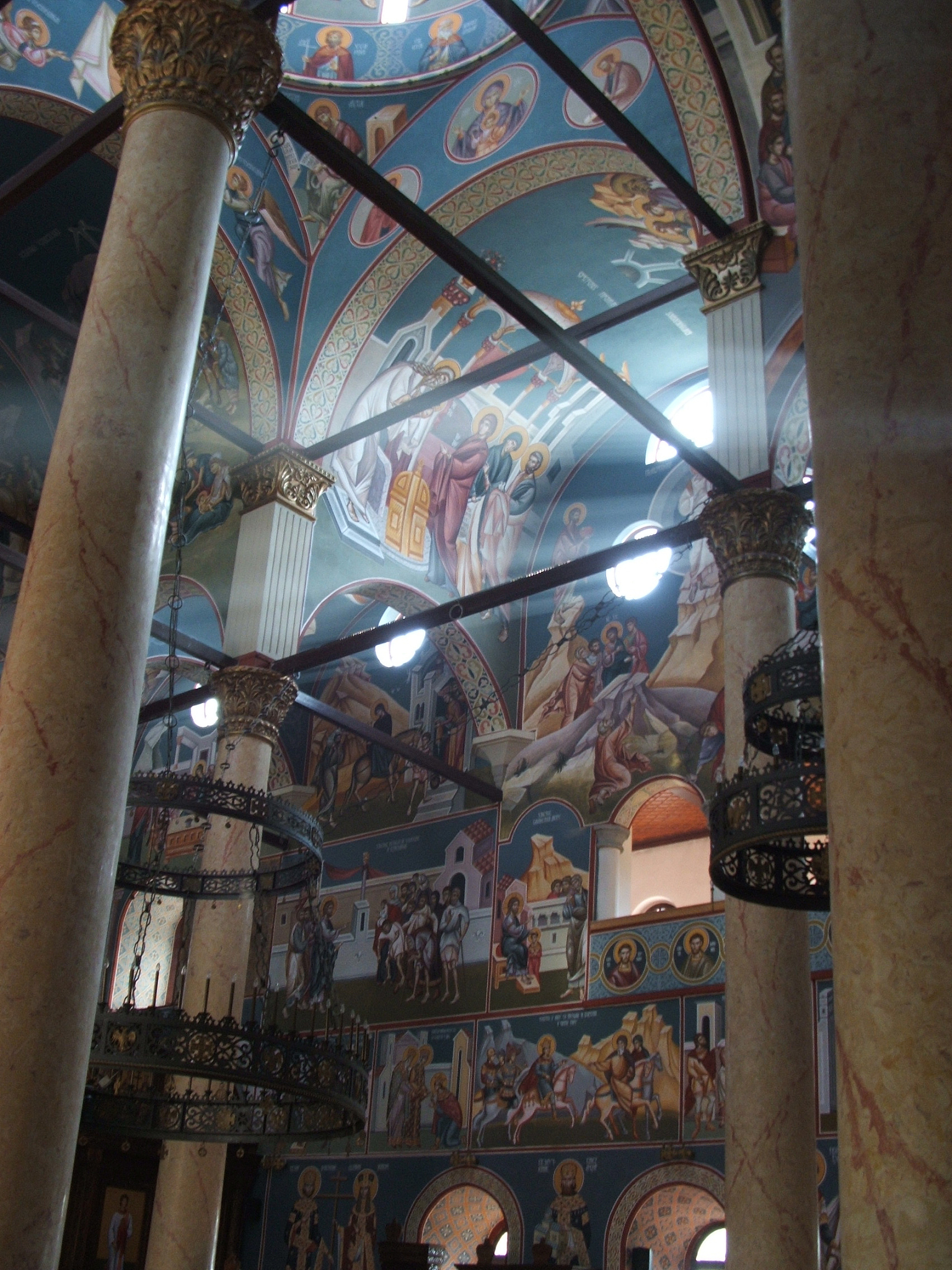 提炼重要的五个关键短语- Islamic traditional art has had a profound impact on the development of public art in Pakistan- Islamic art focuses on geometric shapes and decorations which are reflected in Pakistans ar