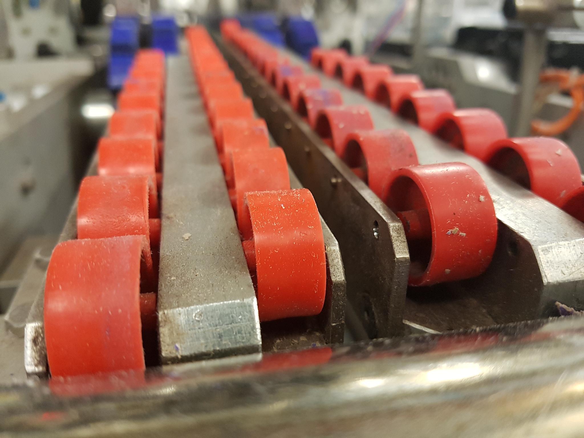 PVC输送带最小过滚直径：如何选择合适的滚筒？