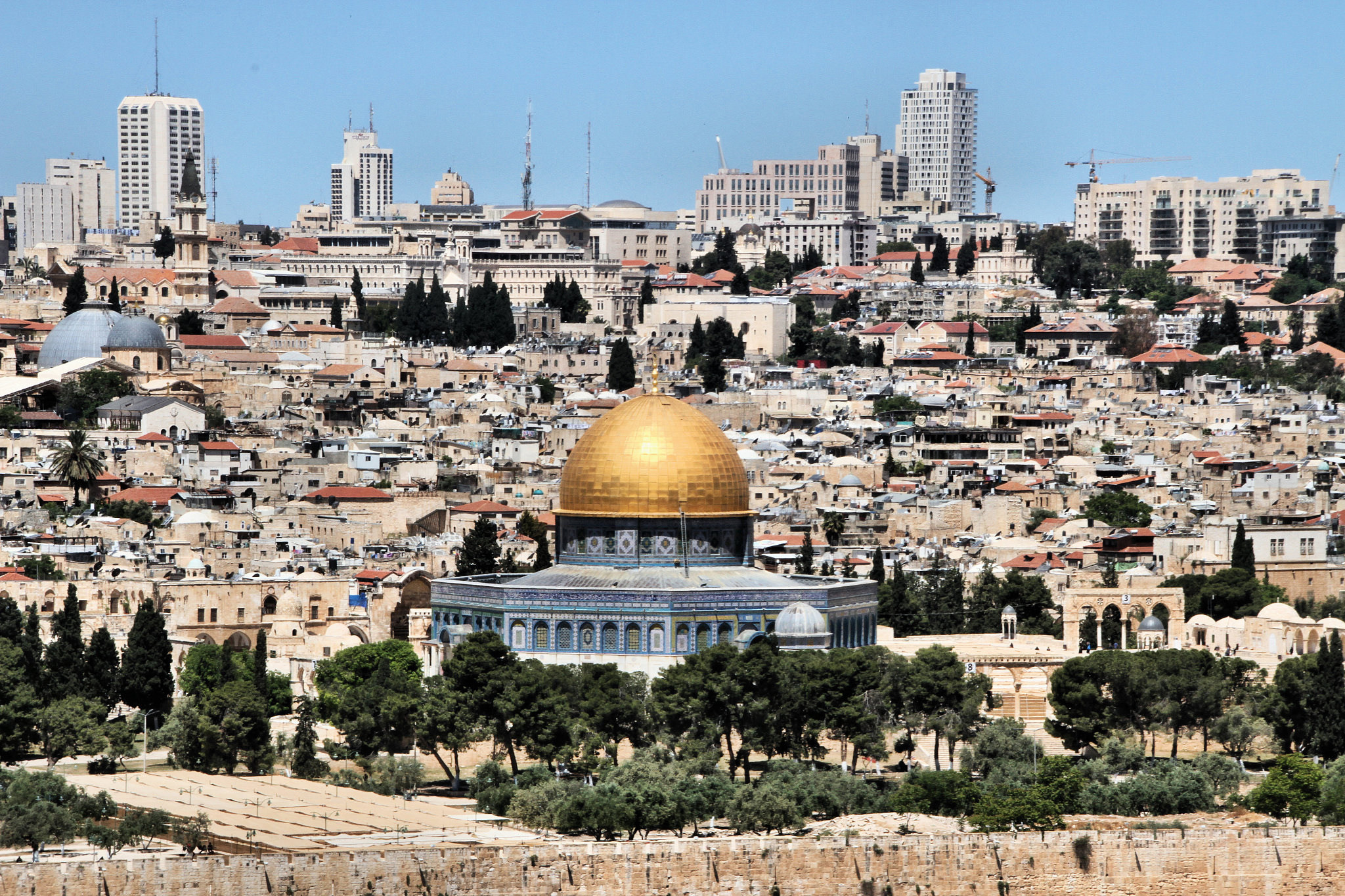 a picture of jerusalem showing the dome of the rock taken from t