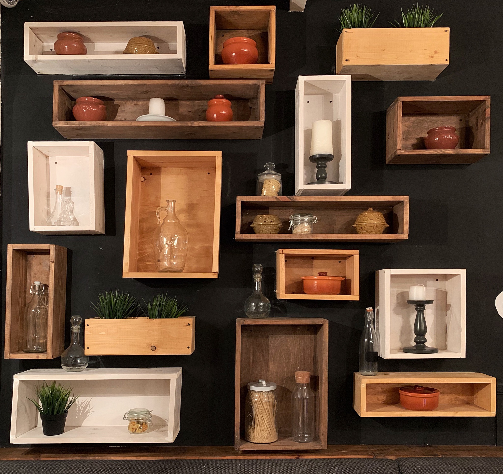 客厅置物架怎么选？不同款式特点大公开！