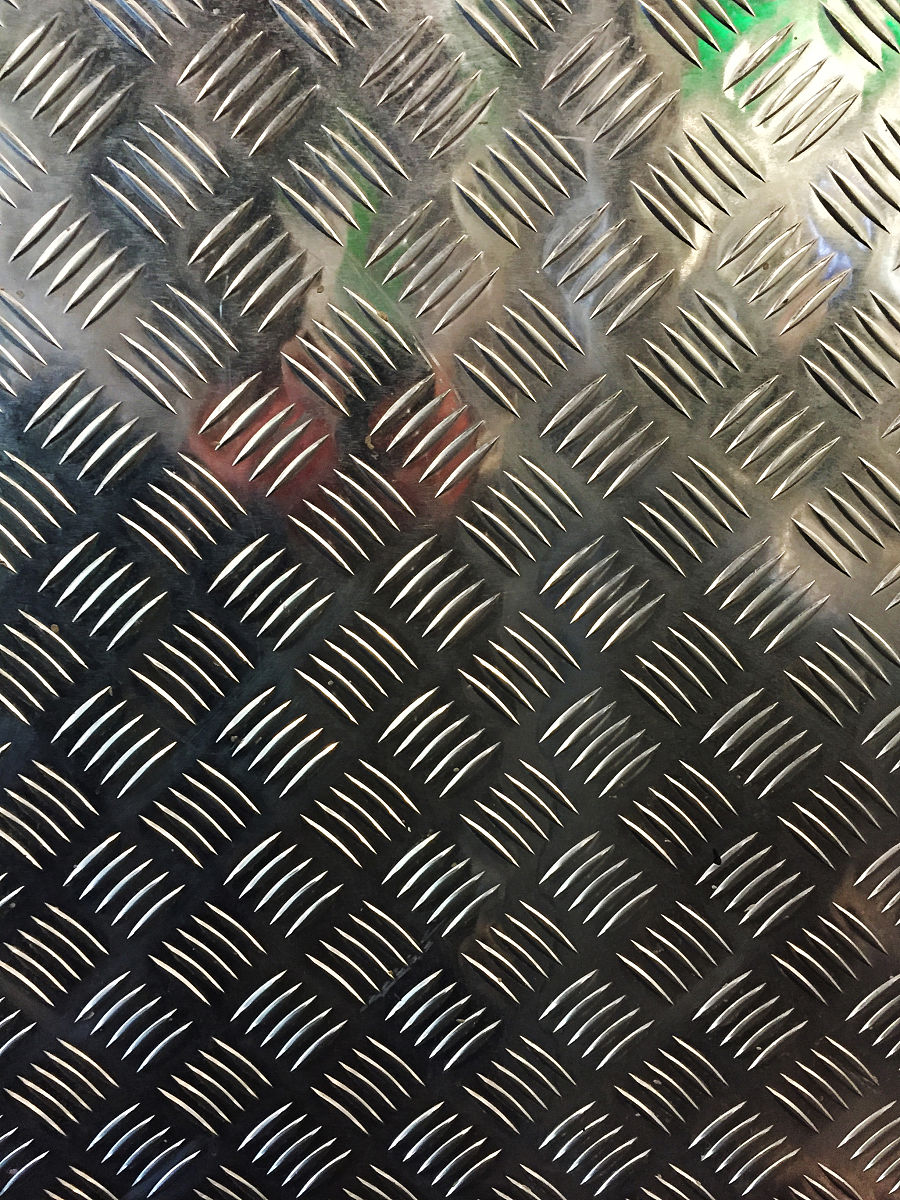 花纹钢板和普通钢板的区别有哪些？