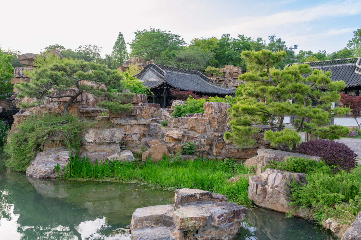 中国传统园林建筑：历史渊源、发展演变与艺术特色