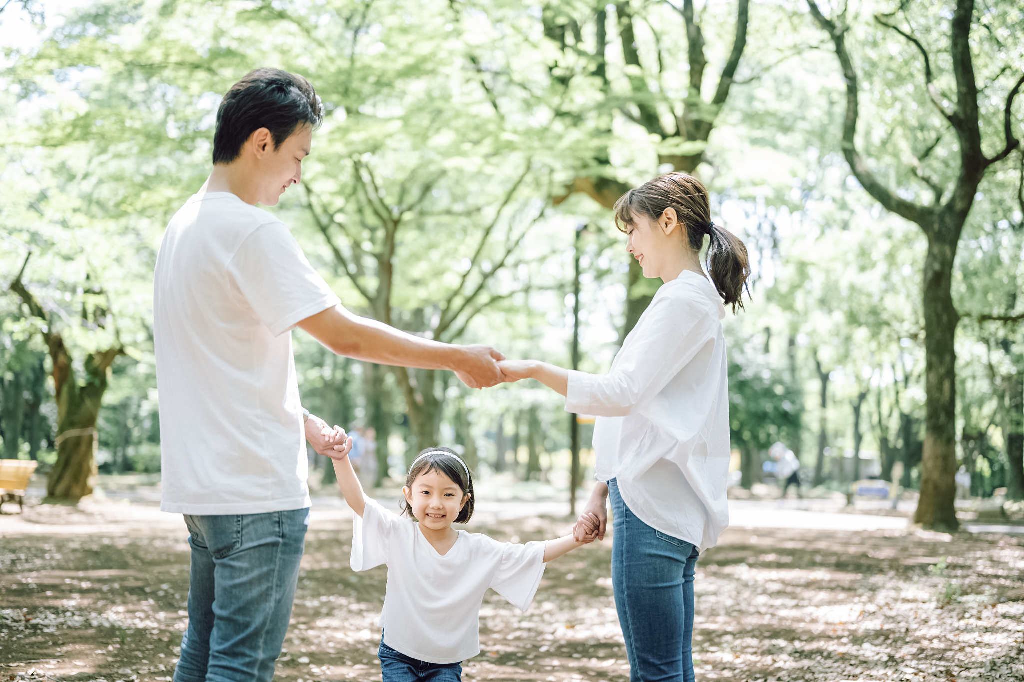 女方不负责任单方面提出离婚只要钱不要女儿男方同意离婚后男方单方面照顾女儿怎么才能把生活过得更好