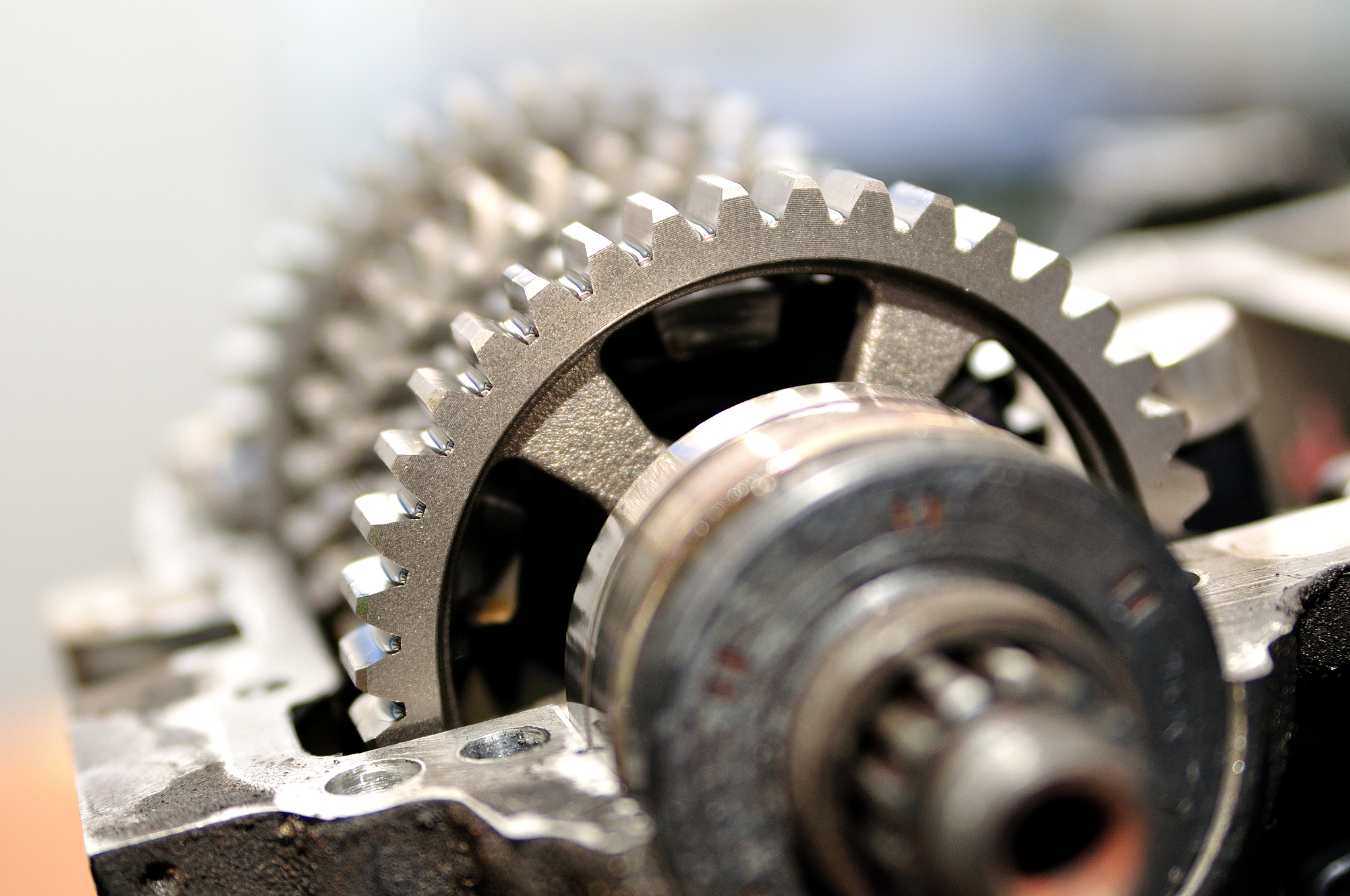 齿轮传动的缺点