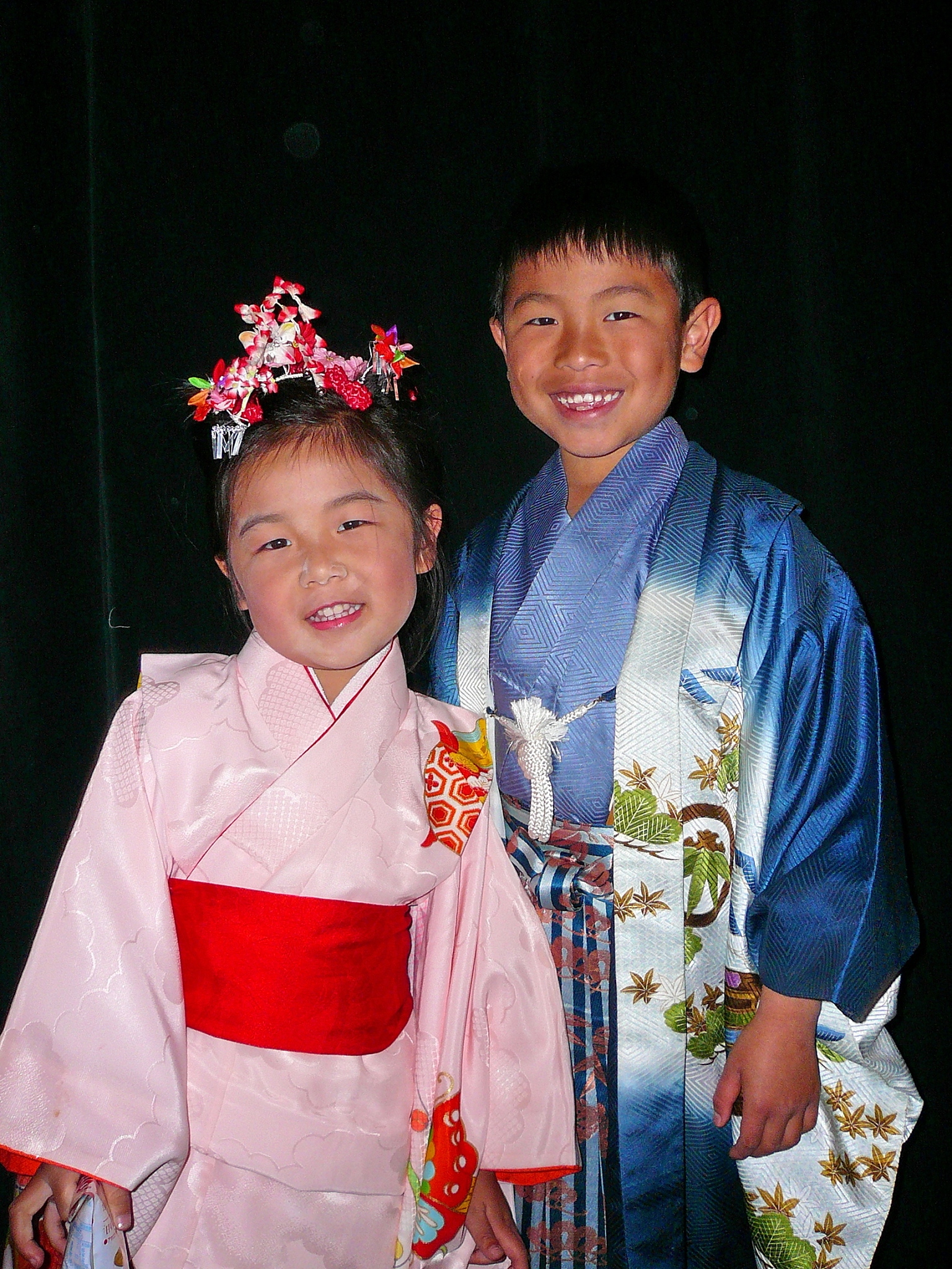 4下列行为属于视同销售货物应征收增值税的是 单项A某商店为服装厂代销儿童服装B某批发部门将外购的部分饮料用于职工福利C某企业将外购的水泥用于基建工程D某企业将外购的洗衣粉用于个人消费