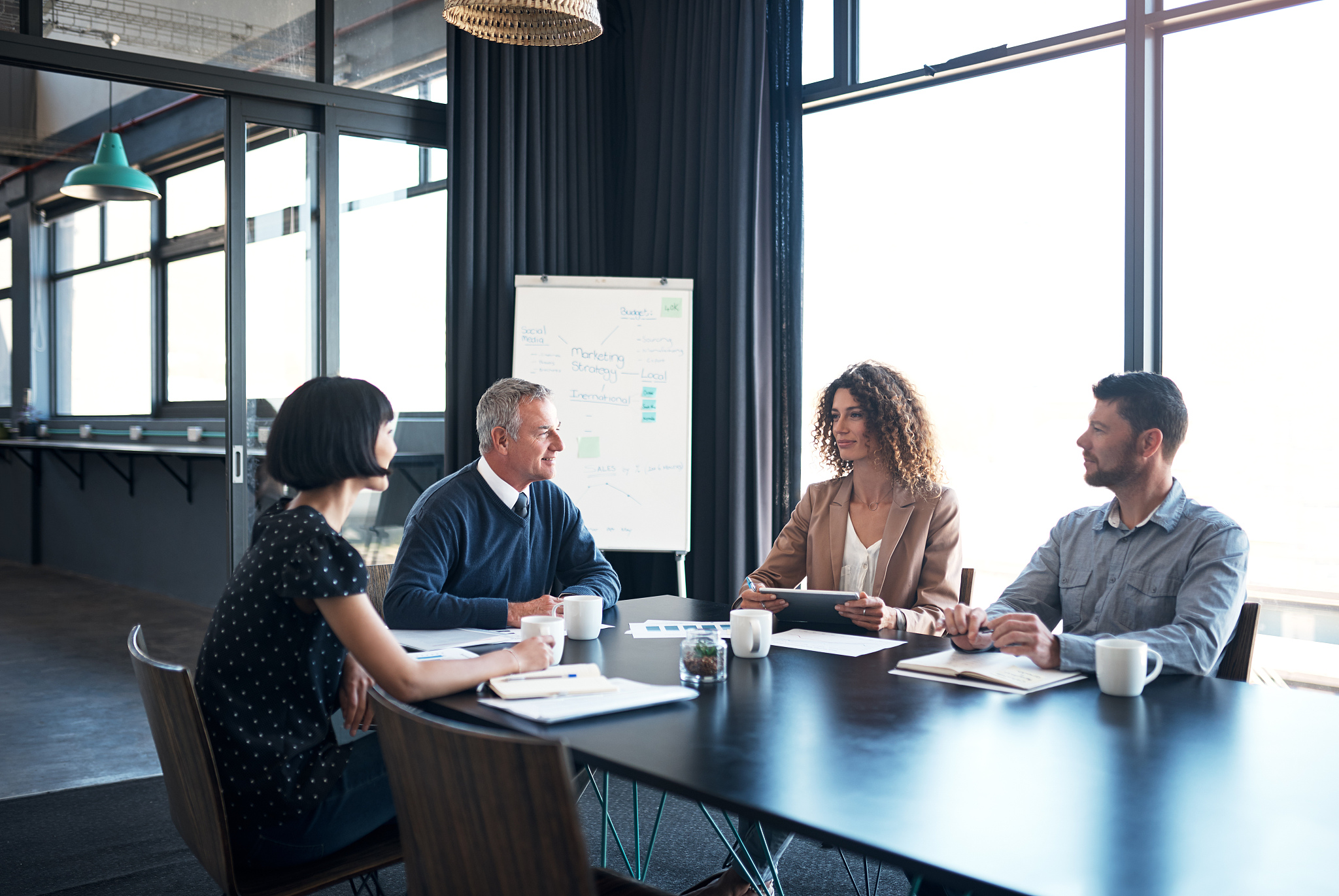 写一个可以在Excel运行的公式要求如下：如果J5为发油后、收油后、收发油后、倒油后、倒发油后；且A列数值相同则返回I5数值否则返回I4数值