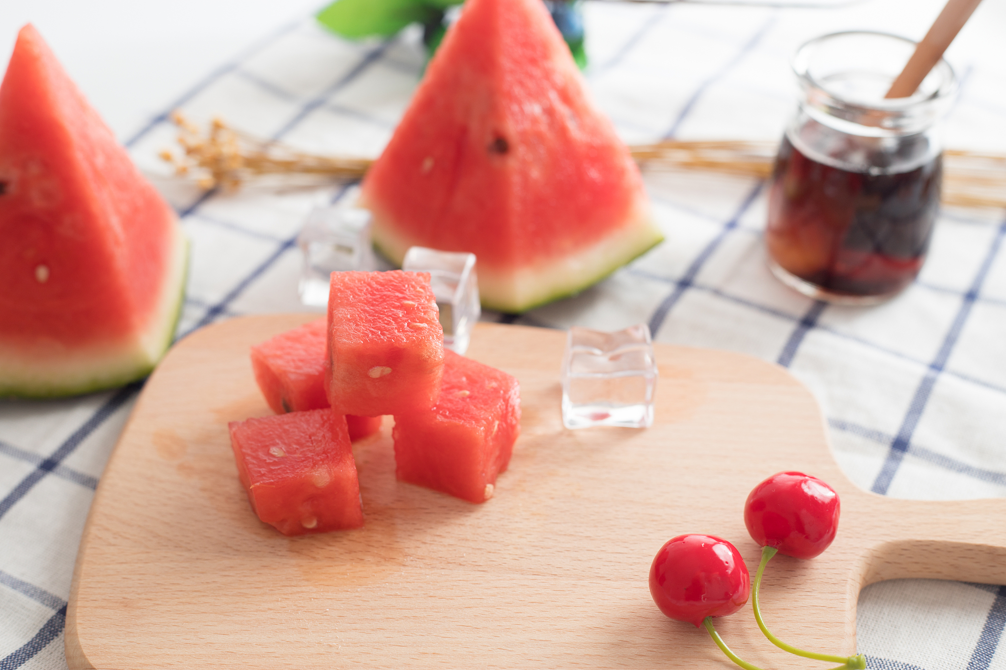 夏天解暑必备水果：西瓜的美味与营养