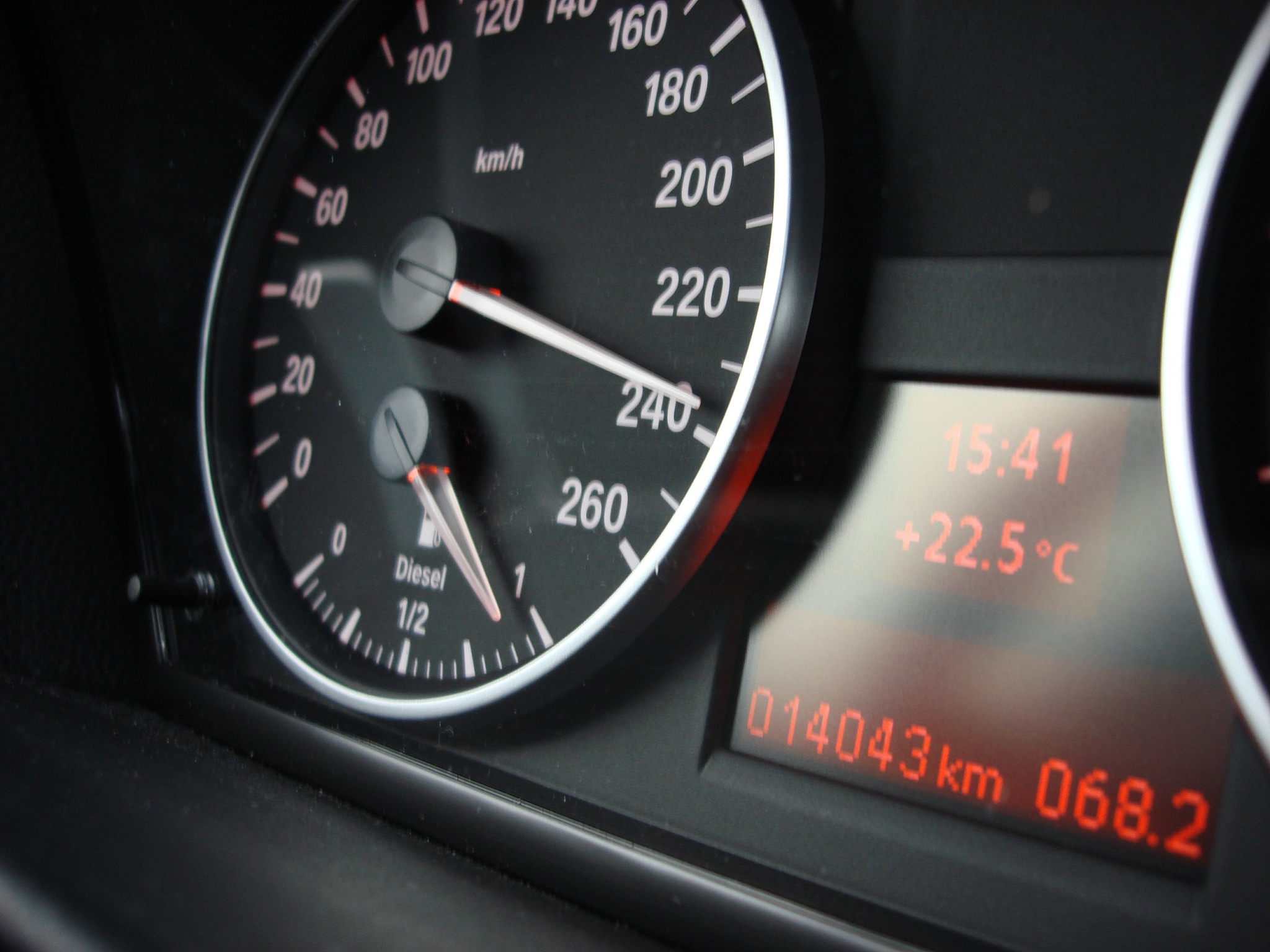 吉利汽车自动熄火的原因分析 - 常见问题及解决方法