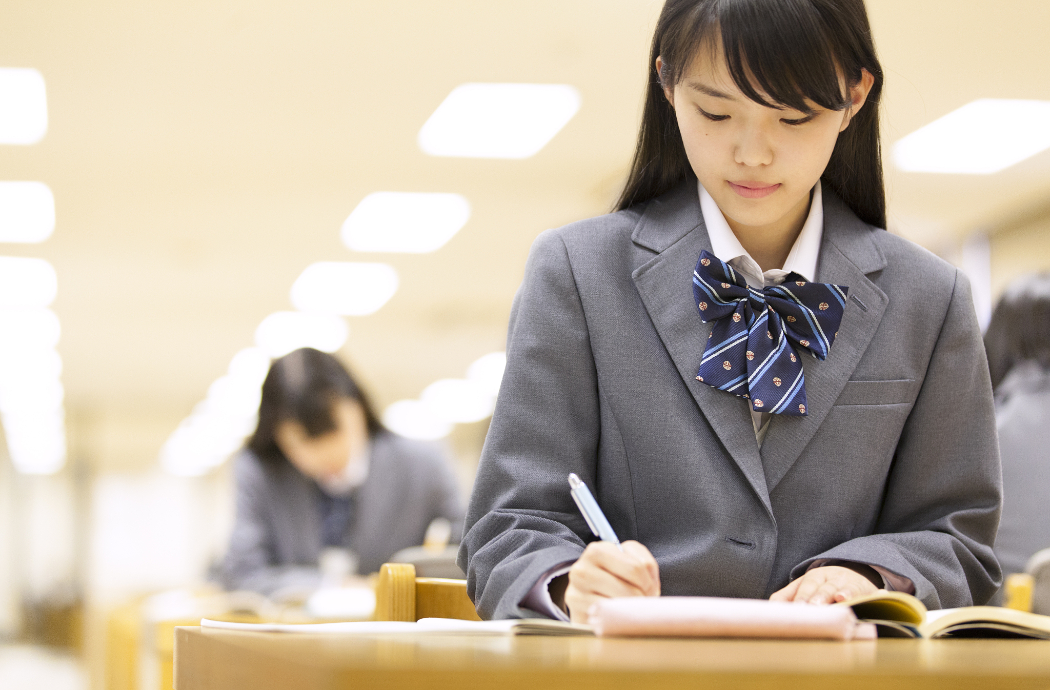 2020年贵阳卫生学校中学女生报读情况：就业前景广阔，教学环境良好