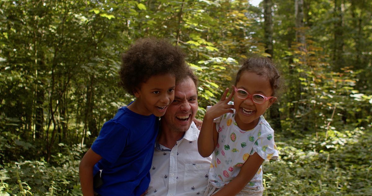 请把一下内容翻译为英文要求使用考研英语范围内的词汇首先这个孩子应该来自甘肃因为我想帮助一个来自我家长的孩子。