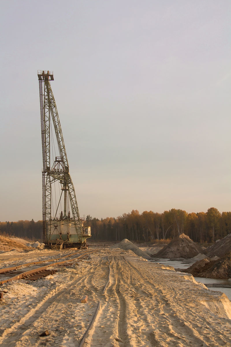 西安挖掘机学校毕业生就业前景分析：工作分配和工资待遇