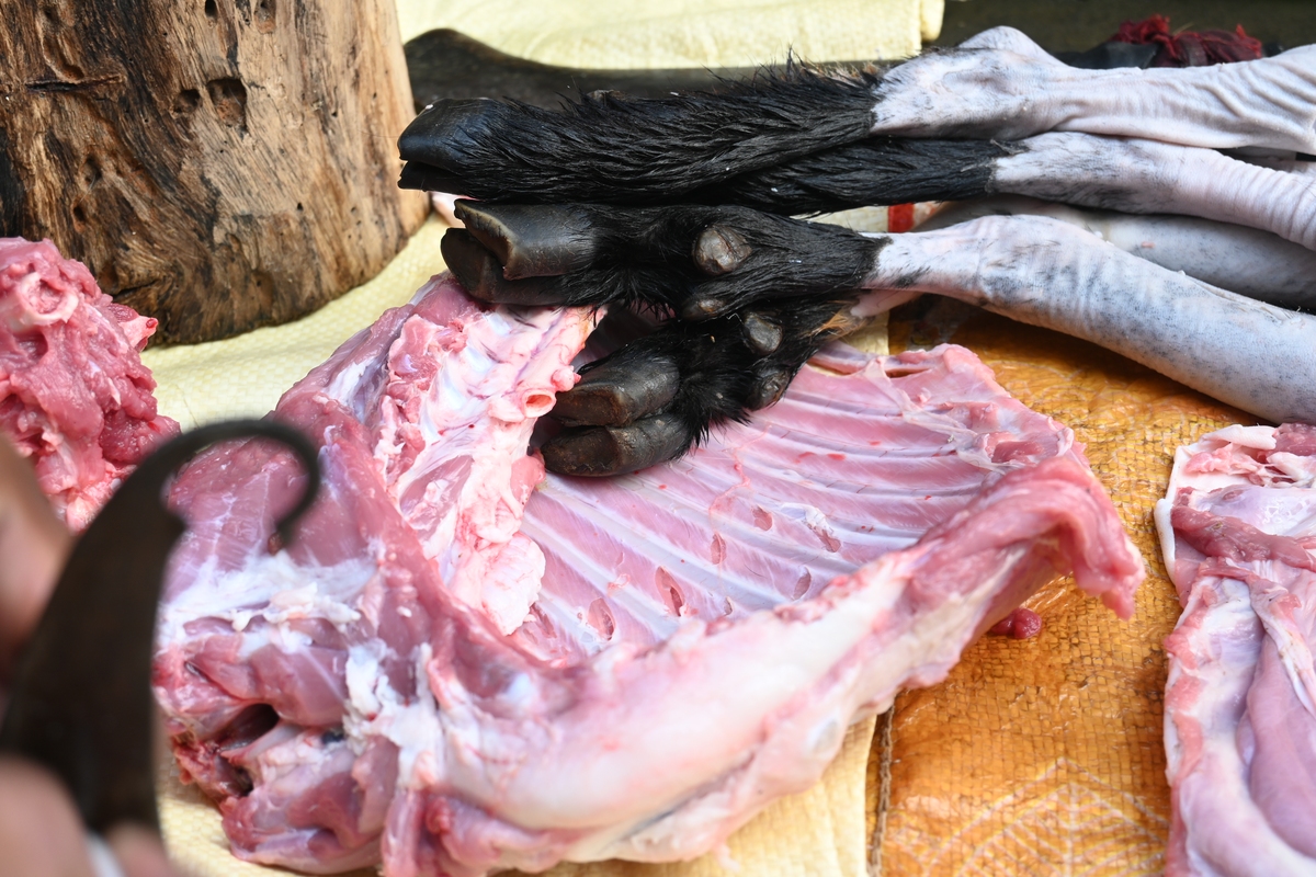 丹巴香猪腿 - 自然风干的藏香猪美味