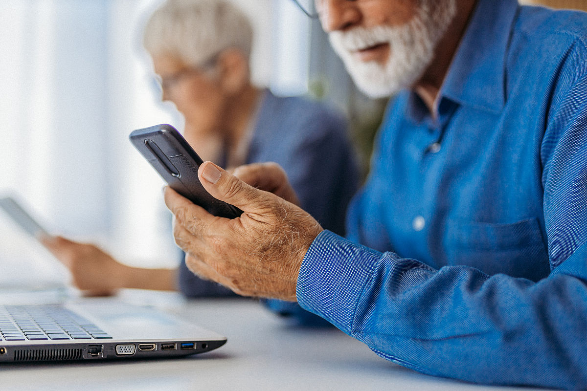 银发族与数字世界：老年人如何玩转网络