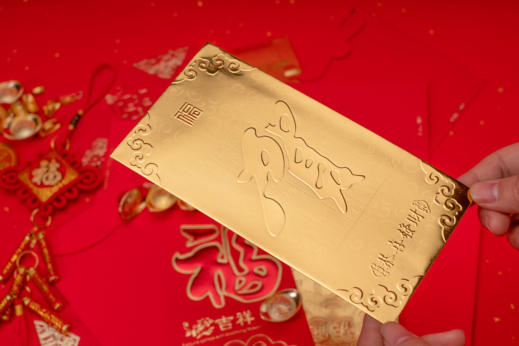 请问中原油由订婚男方需要向女方要送哪几样彩礼？