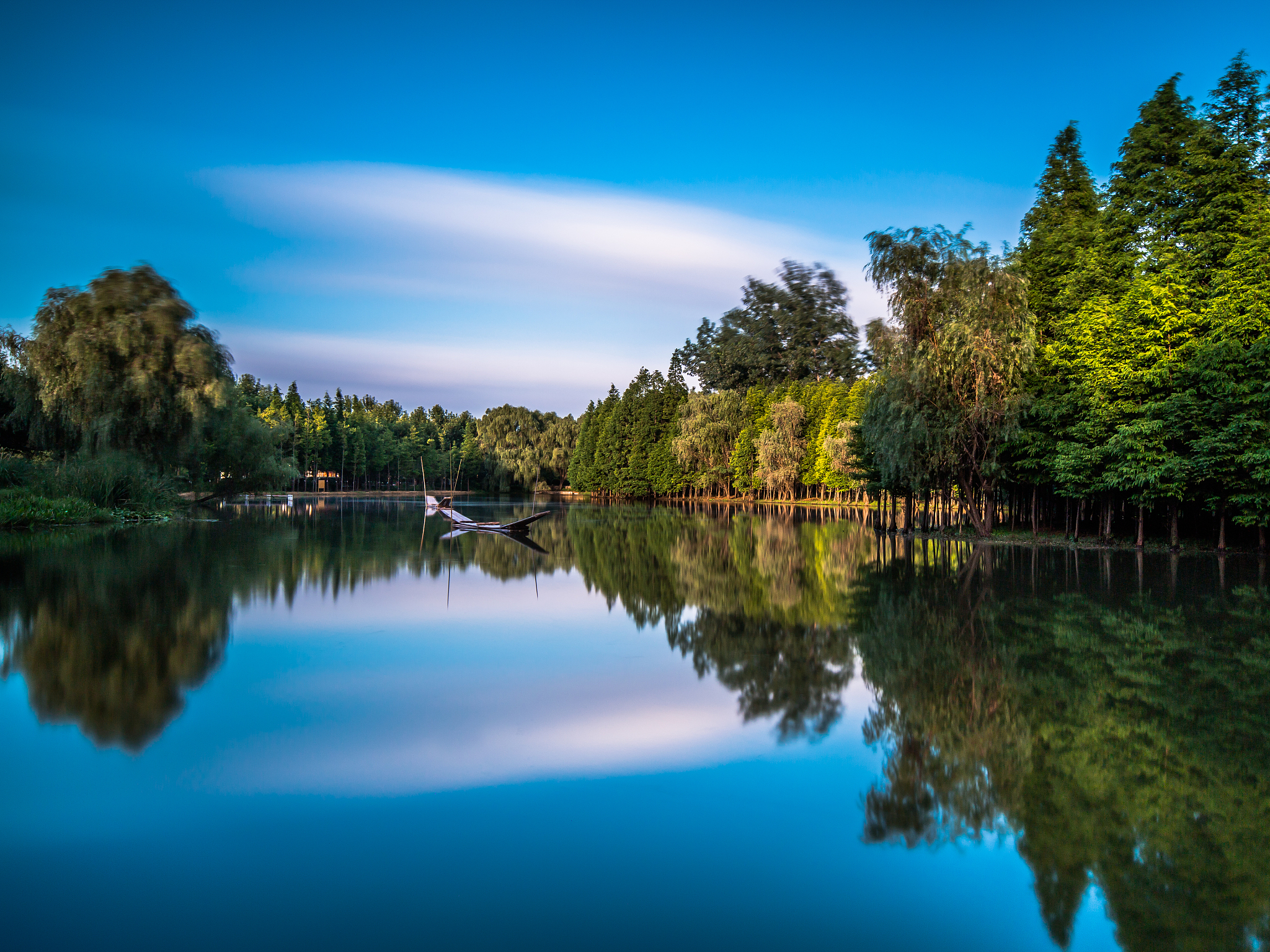 探索生活之美：我的摄影Vlog日记 - 第一集：早晨的第一缕阳光