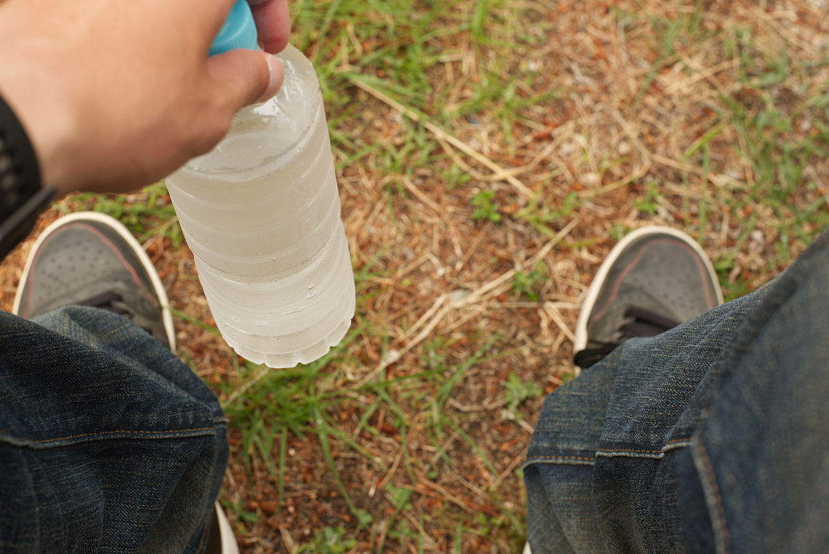 快渴死了，马尿、狗尿、牛尿和水，哪个能救命？