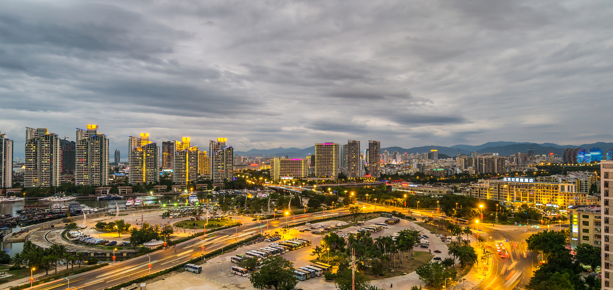 三亚市市中心夜景