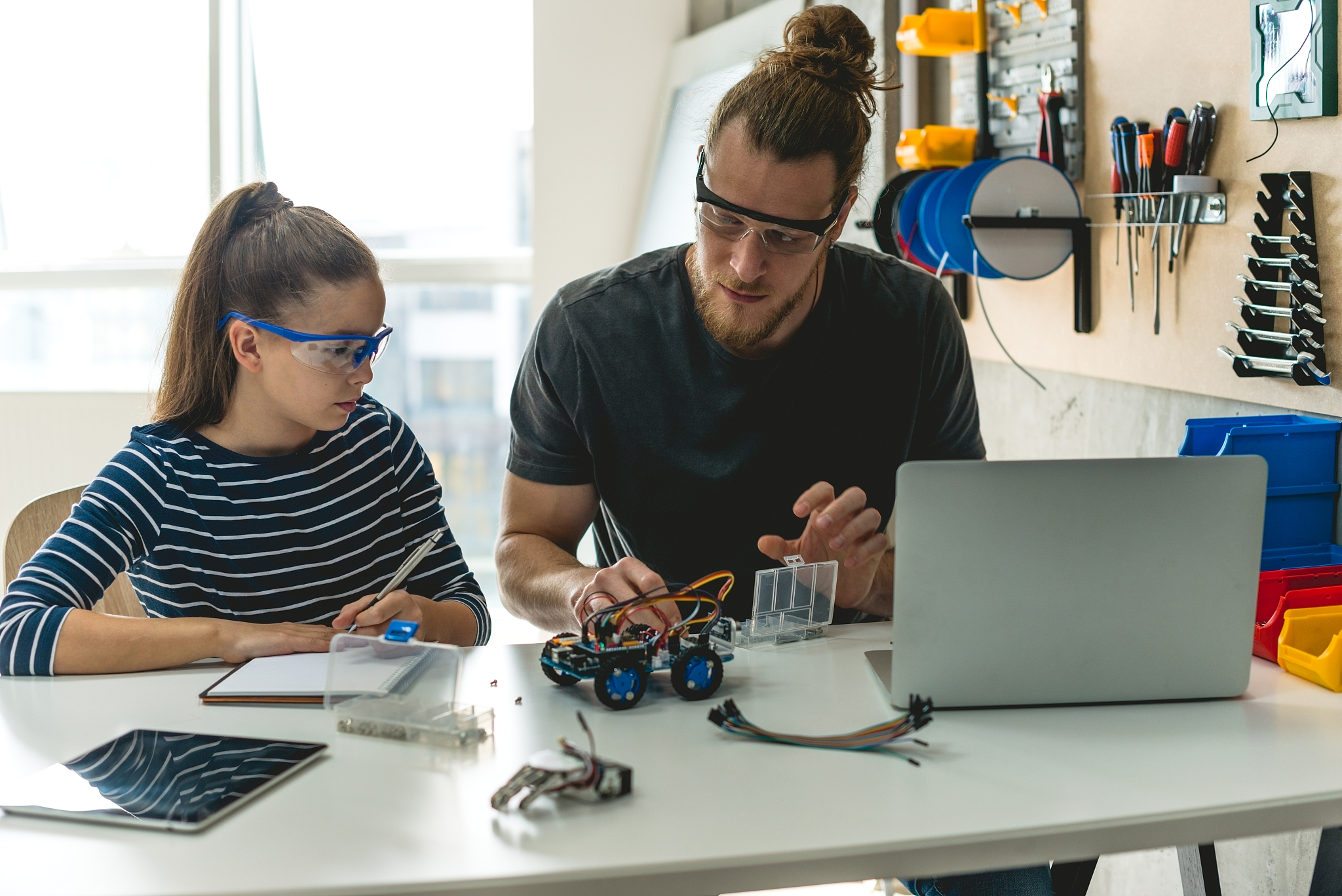 成都石化工业学校招生电话