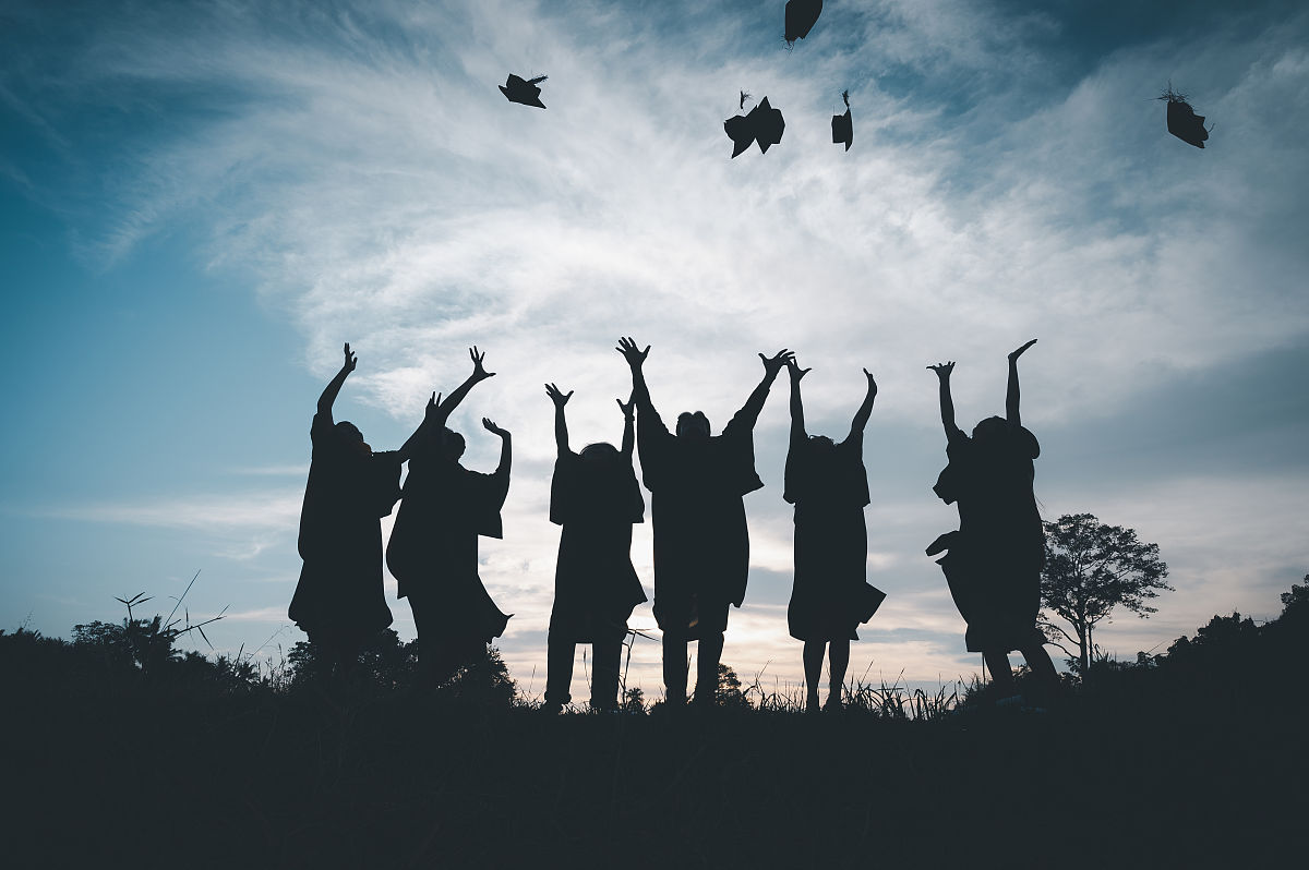 毕业后的幸福：理想、关系和自我实现