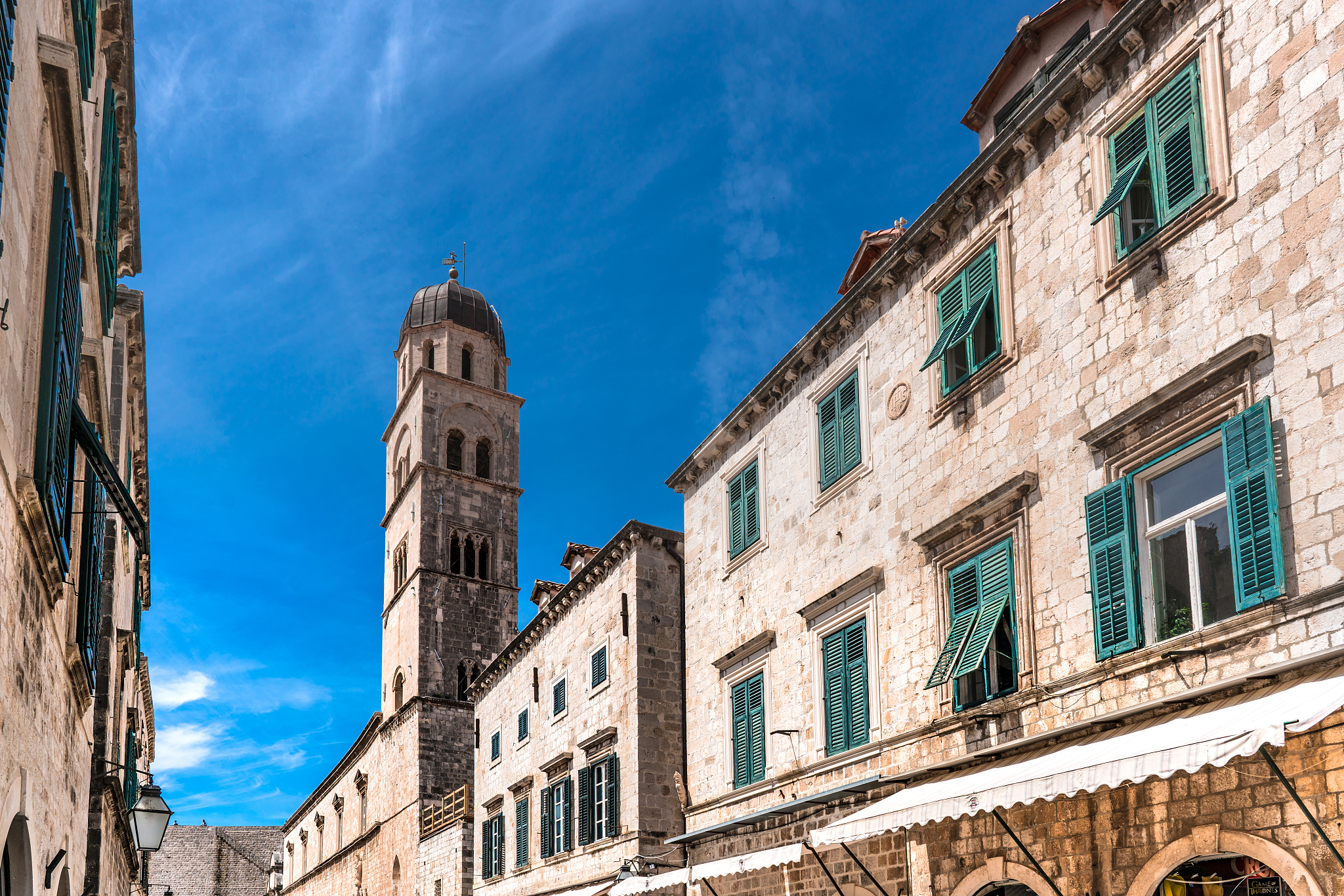 the main street located in the town of dubrovnik, croatia