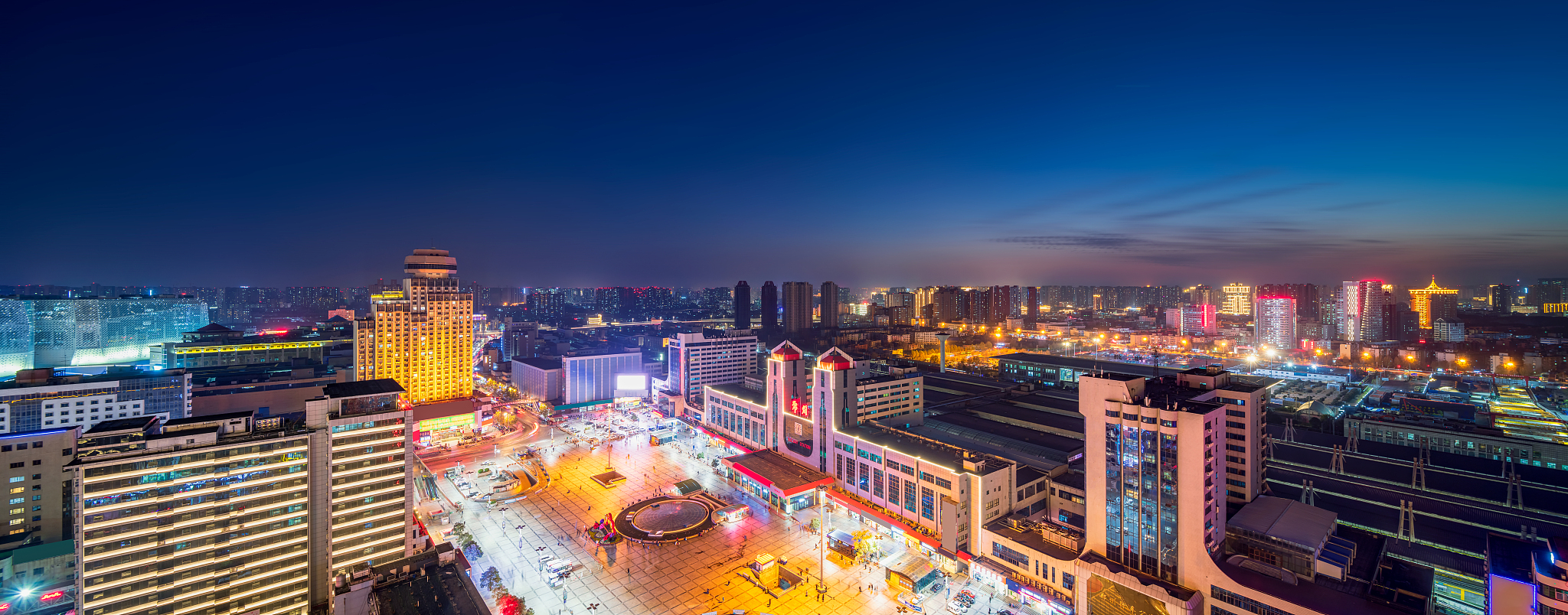 郑州火车站东广场户外风光高视角