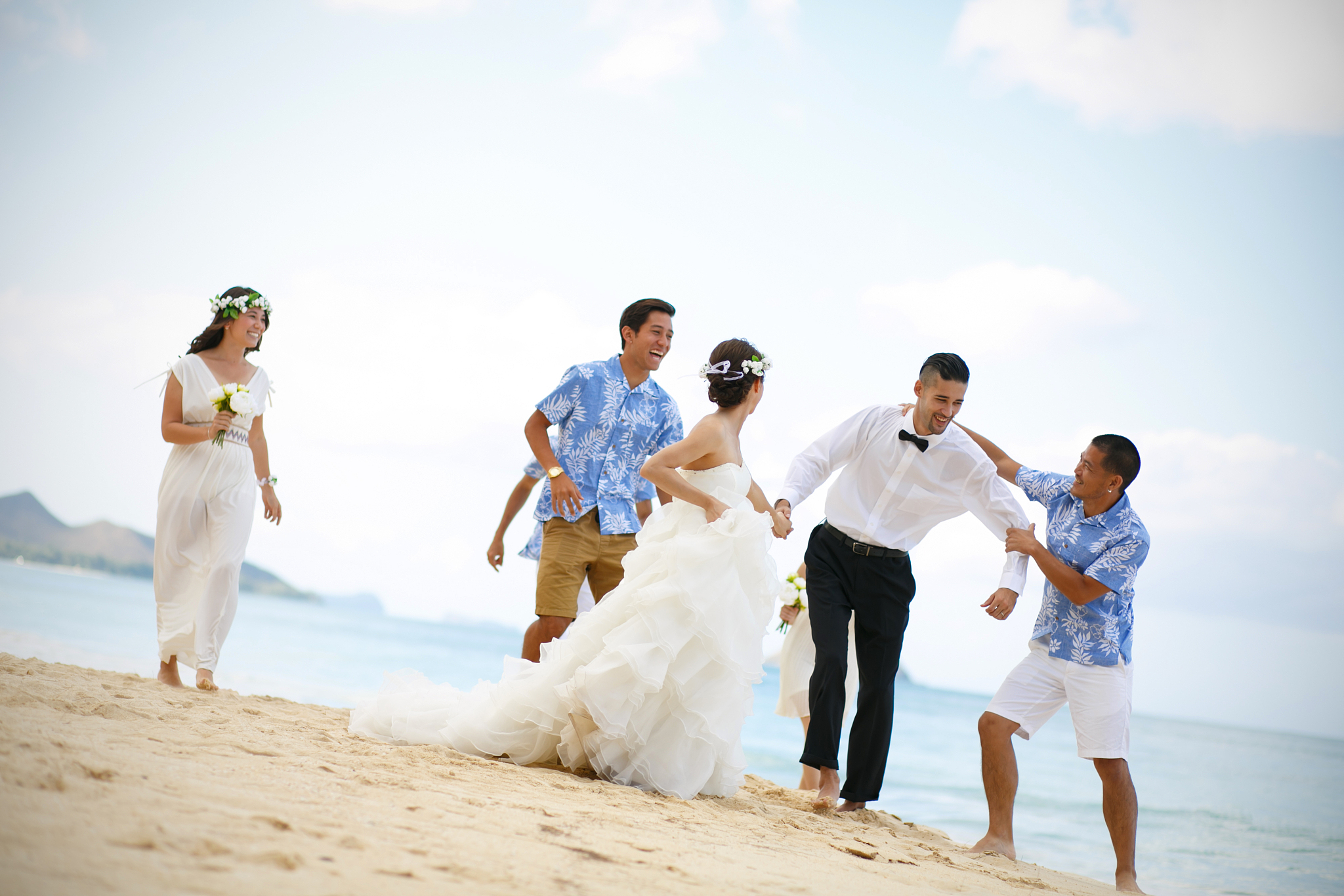 请以小红书博主的类型，写一份大理拍婚纱照的种草文案，要加入合适的emjio表情