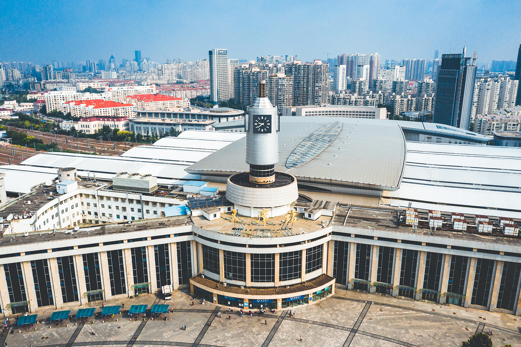 以下学校按省份分开省份分类归类例如：北京市：清华大学每个省份隔开一行学校：北方工业大学清华大学 北京大学北京体育大学北京物资学院南开大学河北工业大学天津农学院天津城建大学天津大学天津科技大学河北体育学院河北政法职院河北传媒学院石家庄财经 河北科技学院燕山大学邯郸学院河北水利电力山西大学山西师范大学大同大学晋中信息学院山西晋中理工学院山西工程科技大学辽宁装备制造大连大学吉林大学哈尔滨工业大学黑龙江科