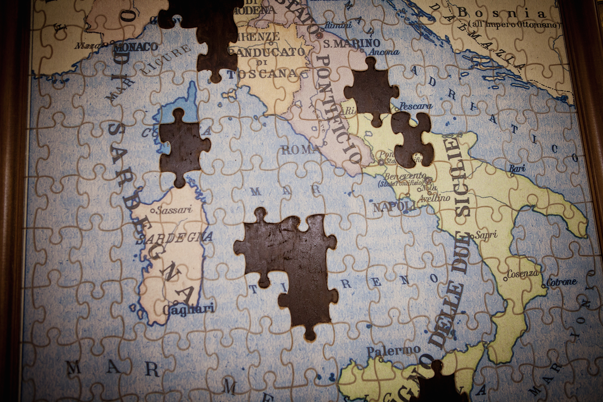 puzzle map of italy.