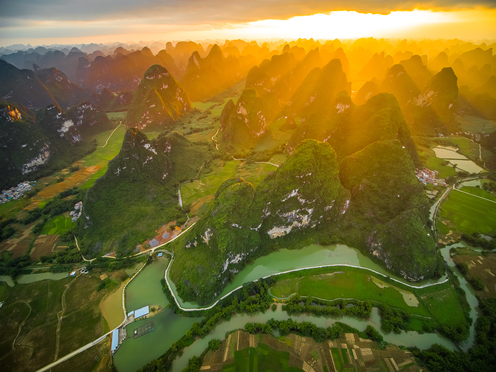 我的家乡：美丽而古老的风景、丰富的历史文化和美味佳肴