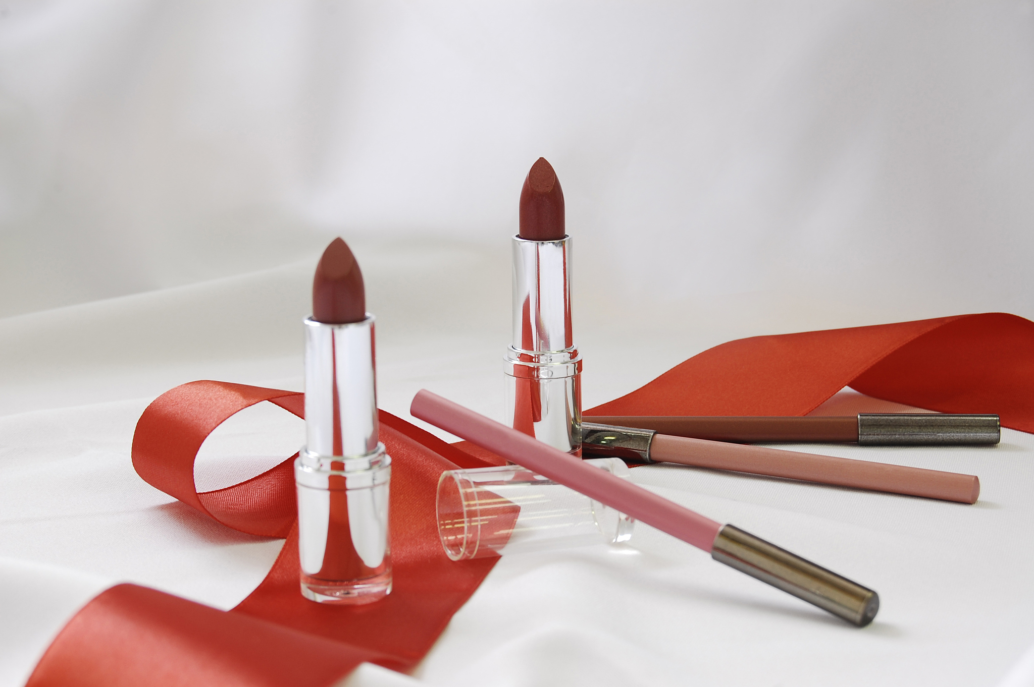 线条柔和VS线条鲜明选择自动唇线笔时应该怎样权衡？