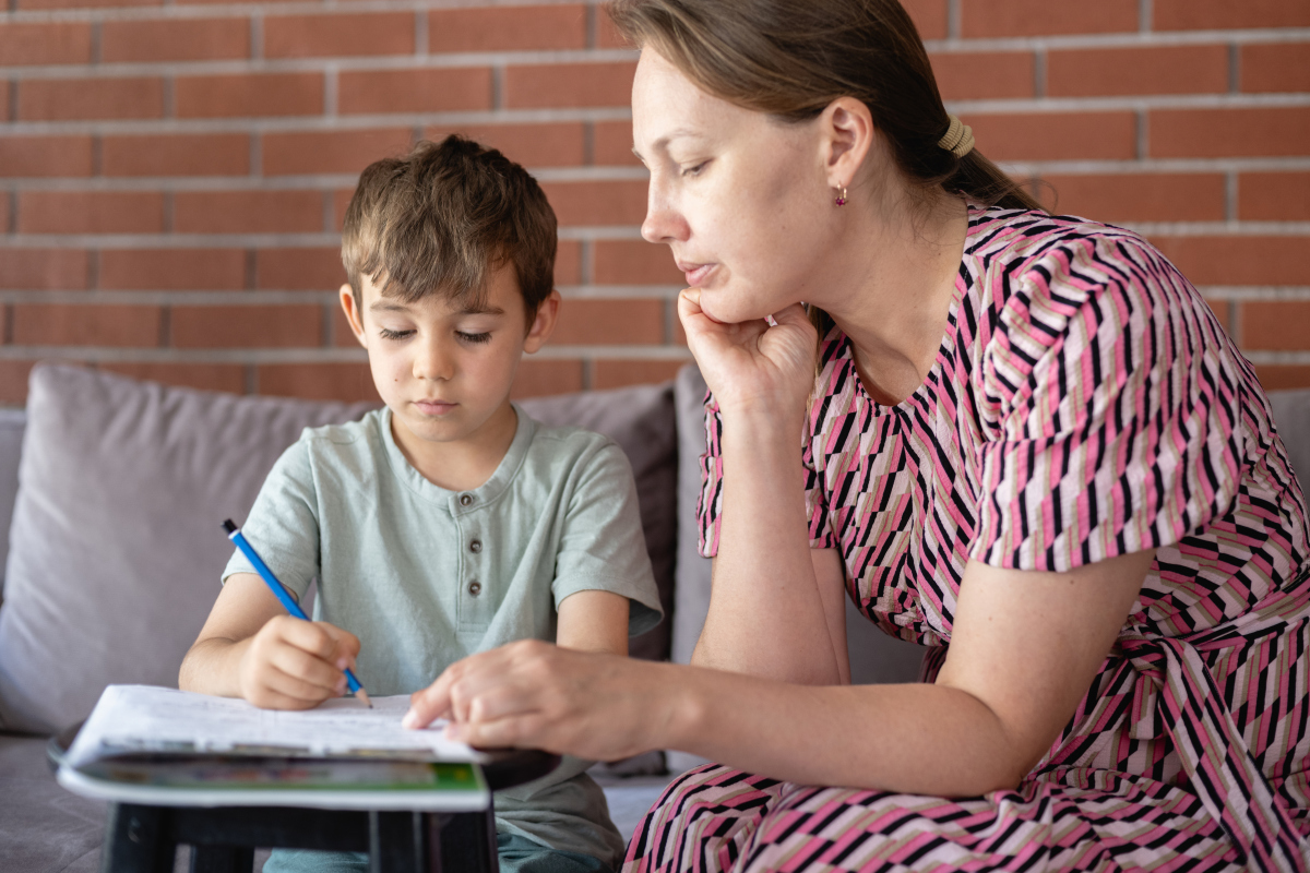 如何帮助孩子提高学习成绩？家长必看建议！