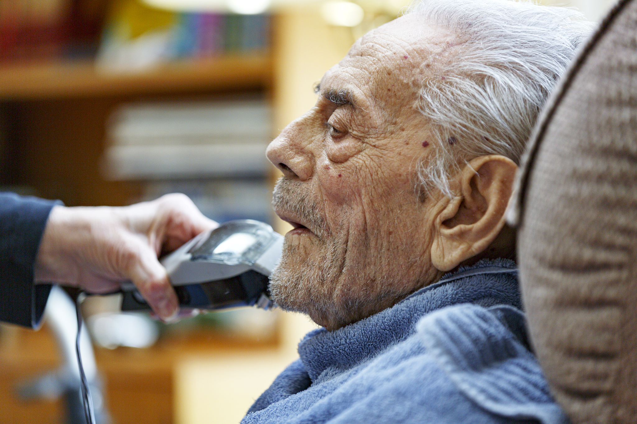 贵阳中专卫校男护理毕业工资高不高